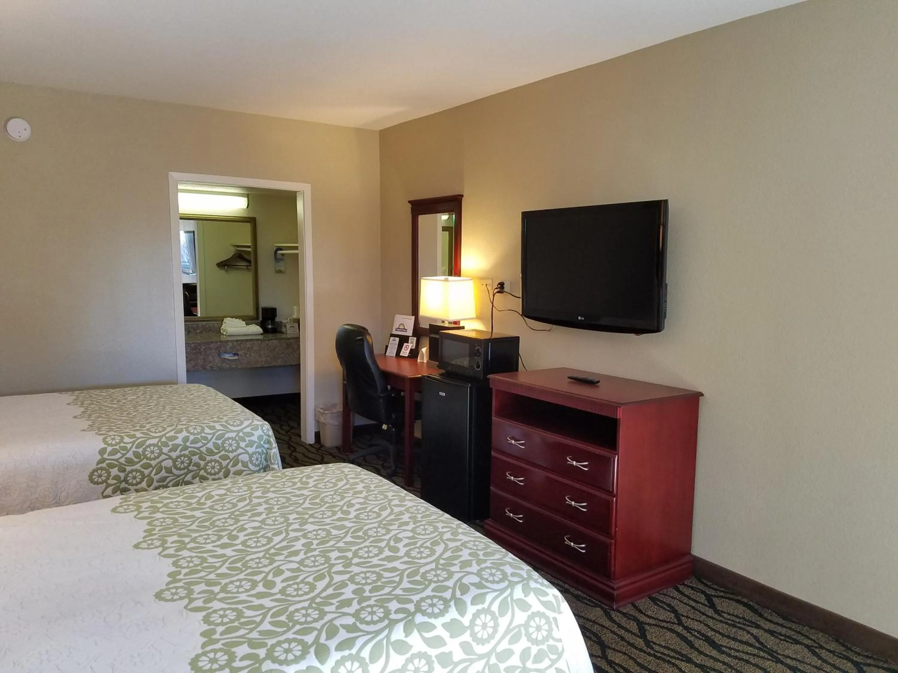Bed in Days Inn by Wyndham Leesville