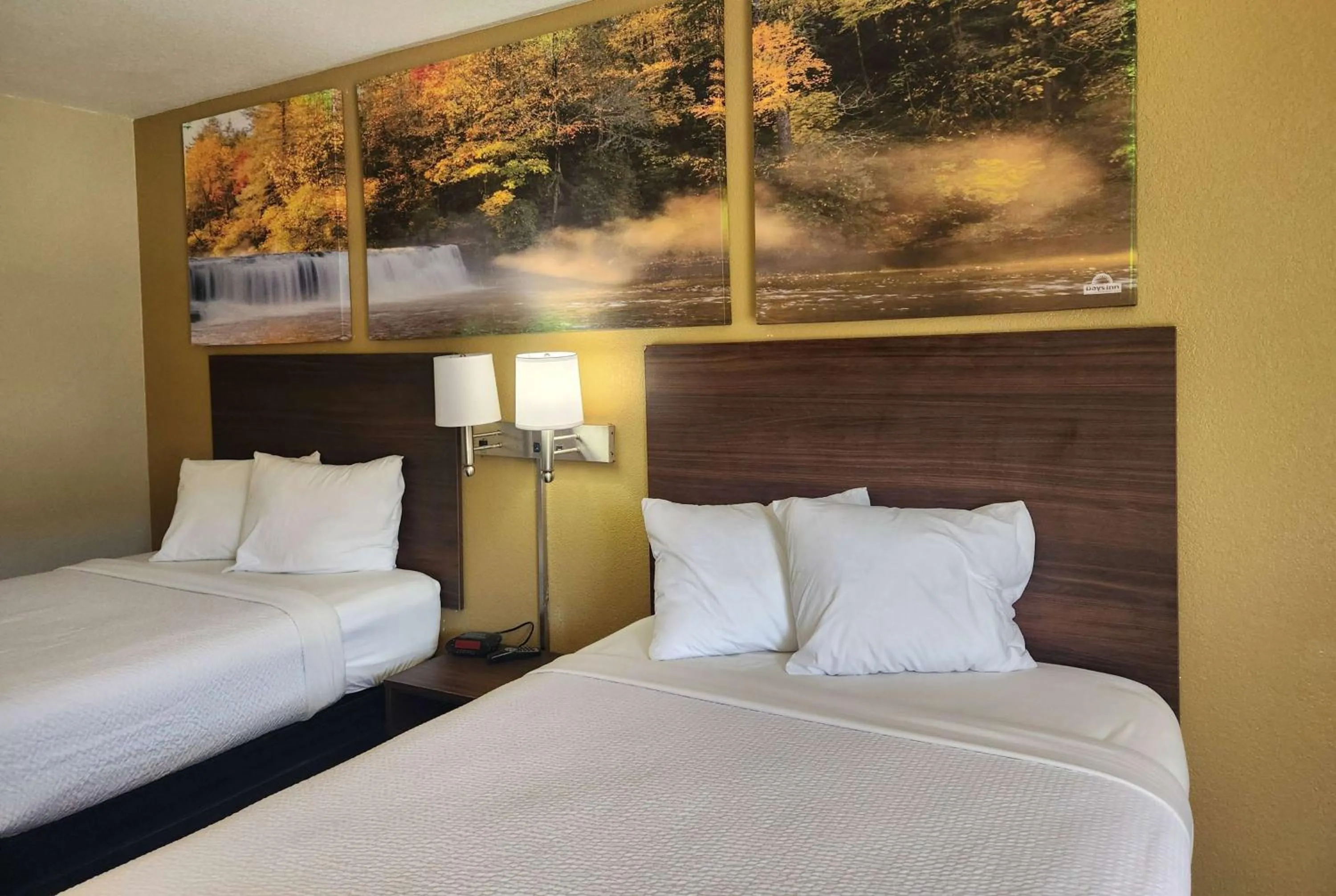 Photo of the whole room, Bed in Days Inn by Wyndham Leesville