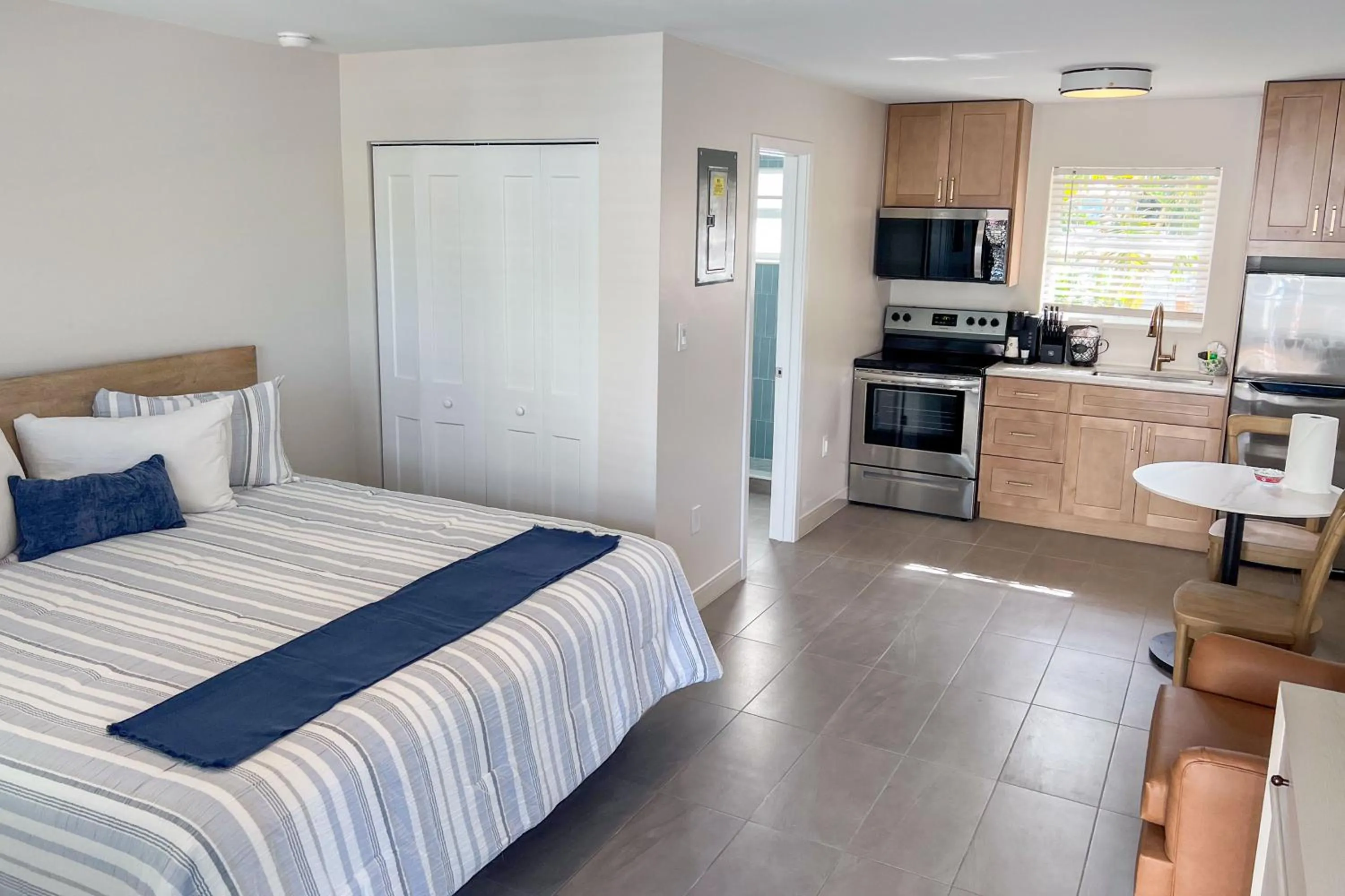 Photo of the whole room, Bed in Marco Island Lakeside Inn