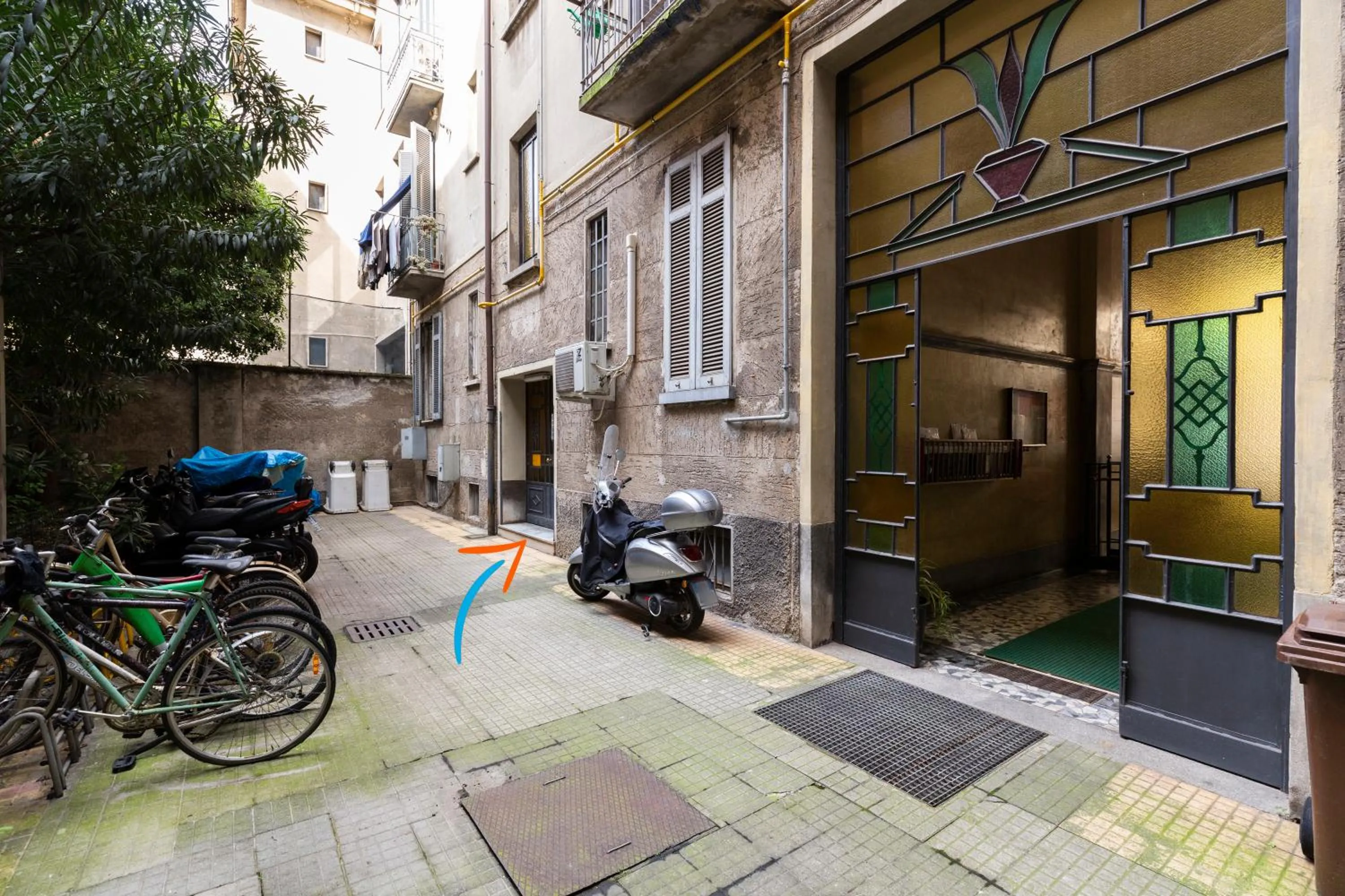 Inner courtyard view in Titty House - Crocetta