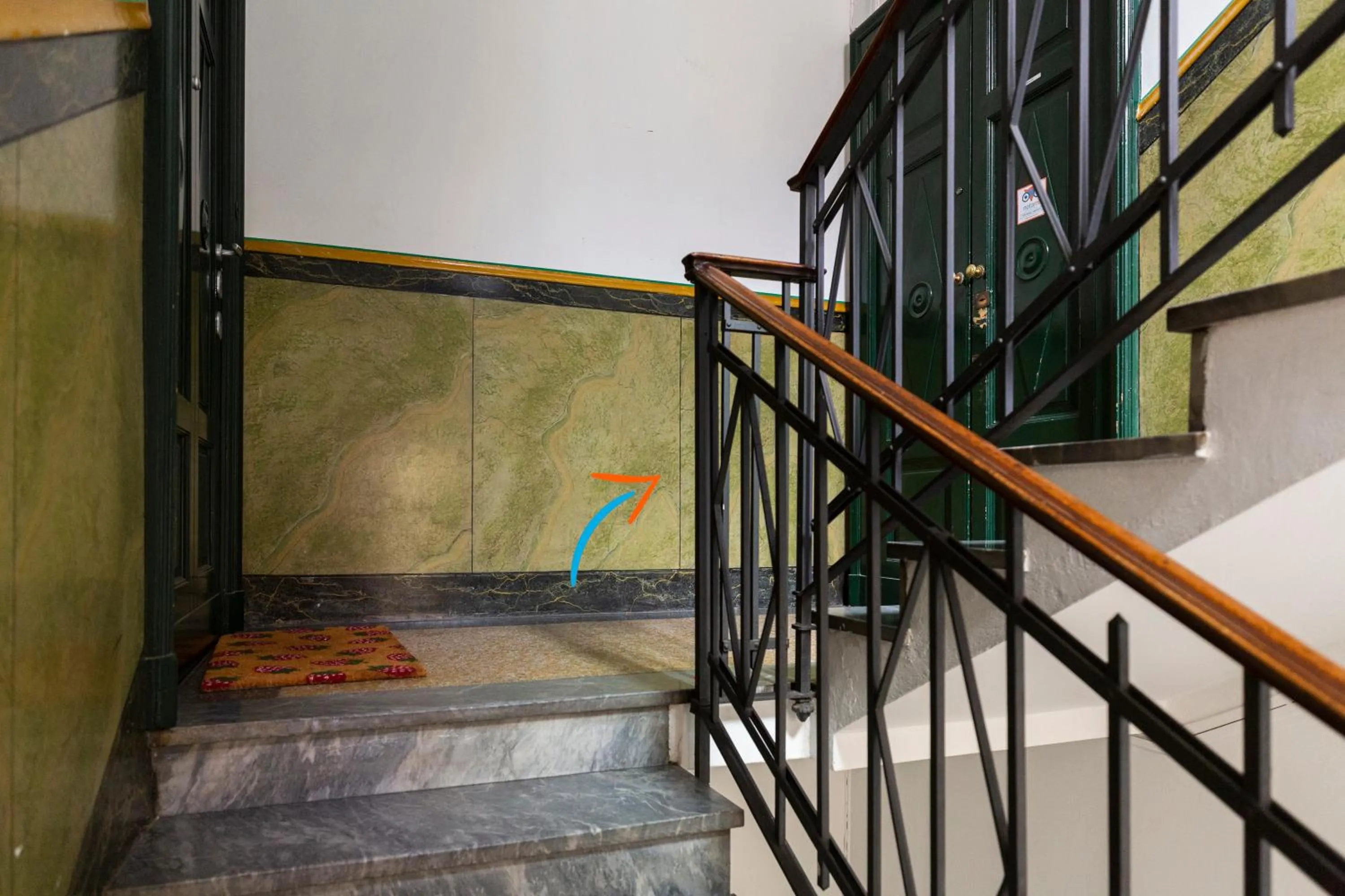 Decorative detail in Titty House - Crocetta