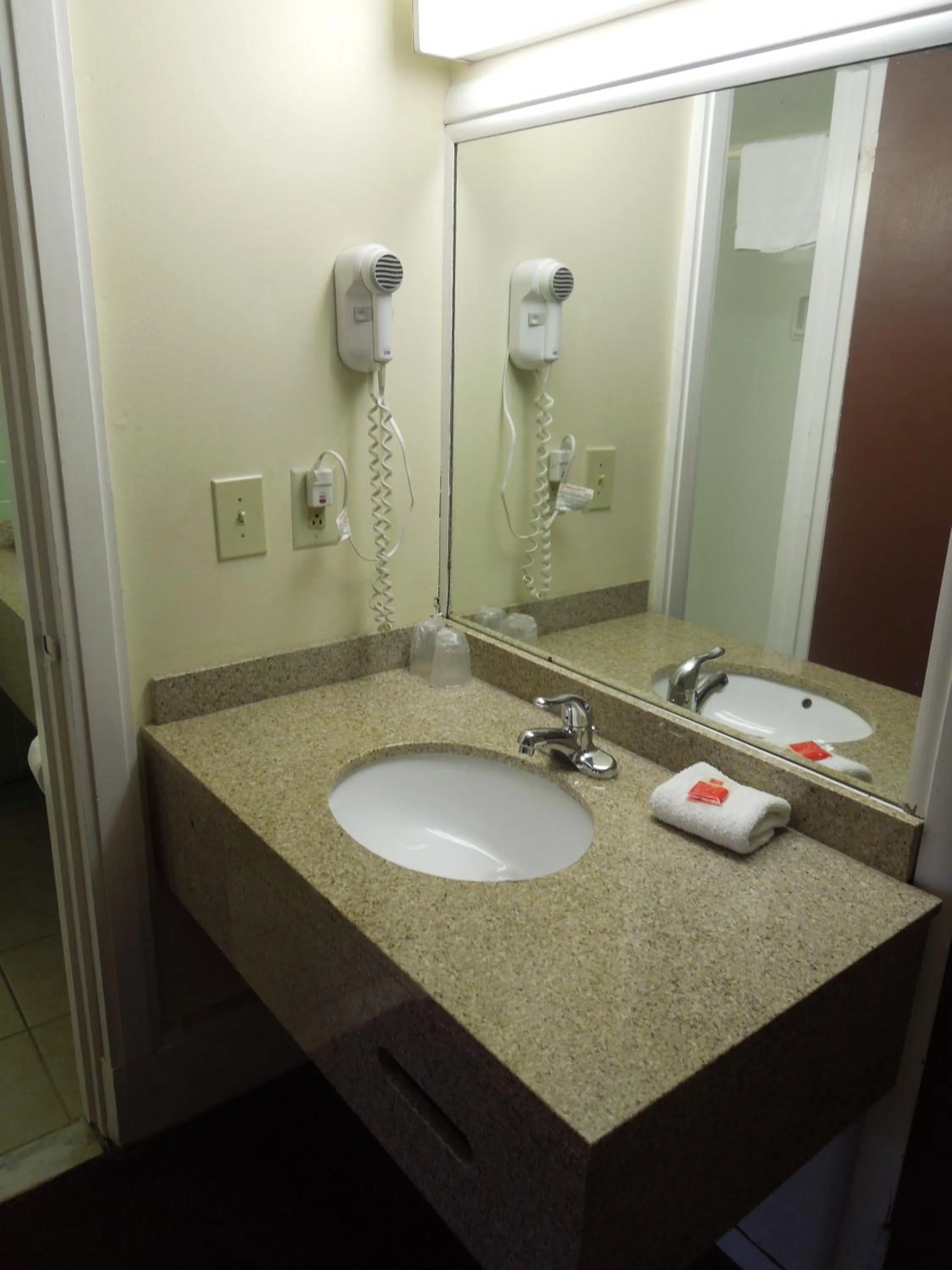 Bathroom in Red Carpet Inn Syracuse Airport