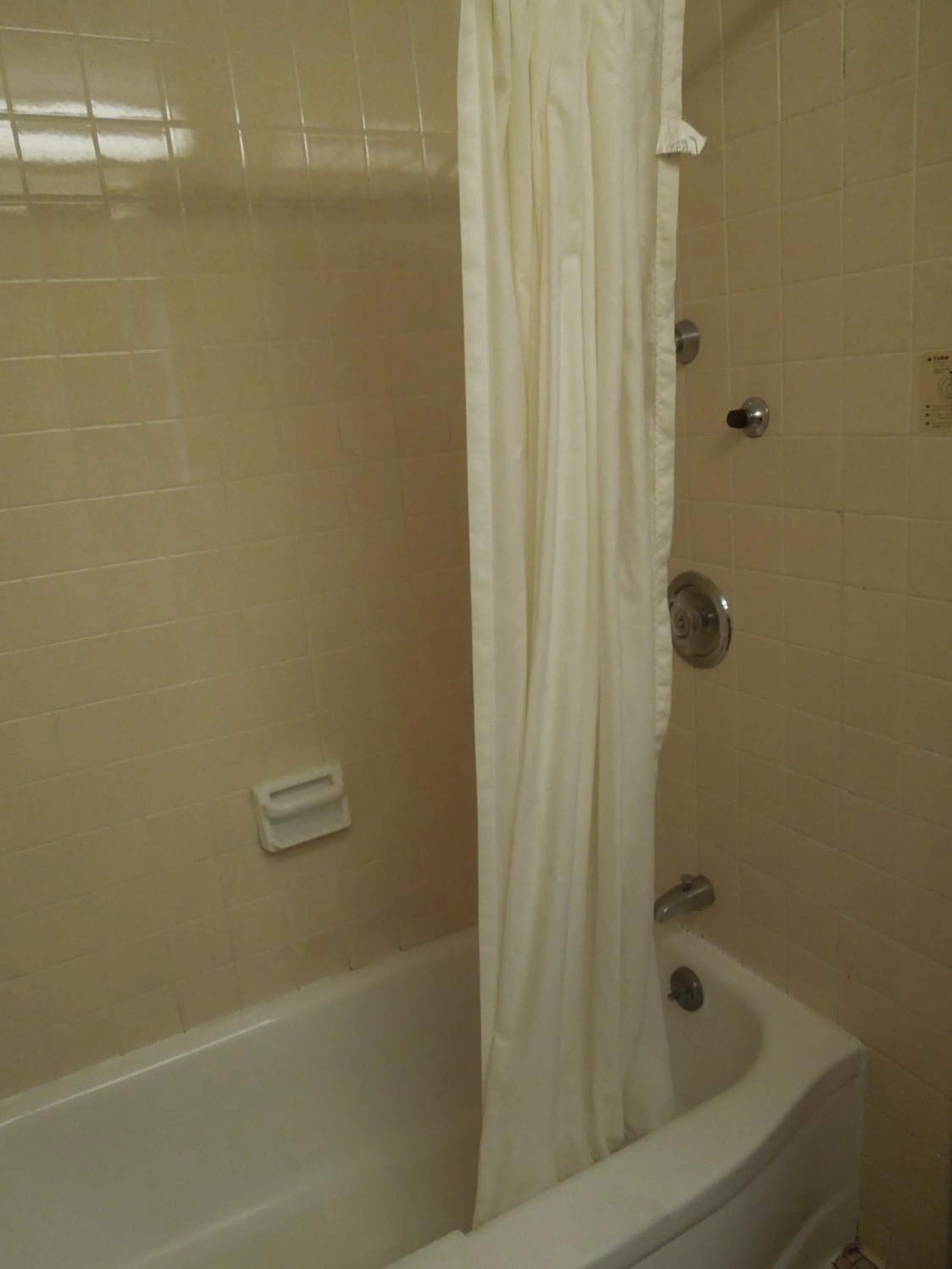 Bathroom in Red Carpet Inn Syracuse Airport