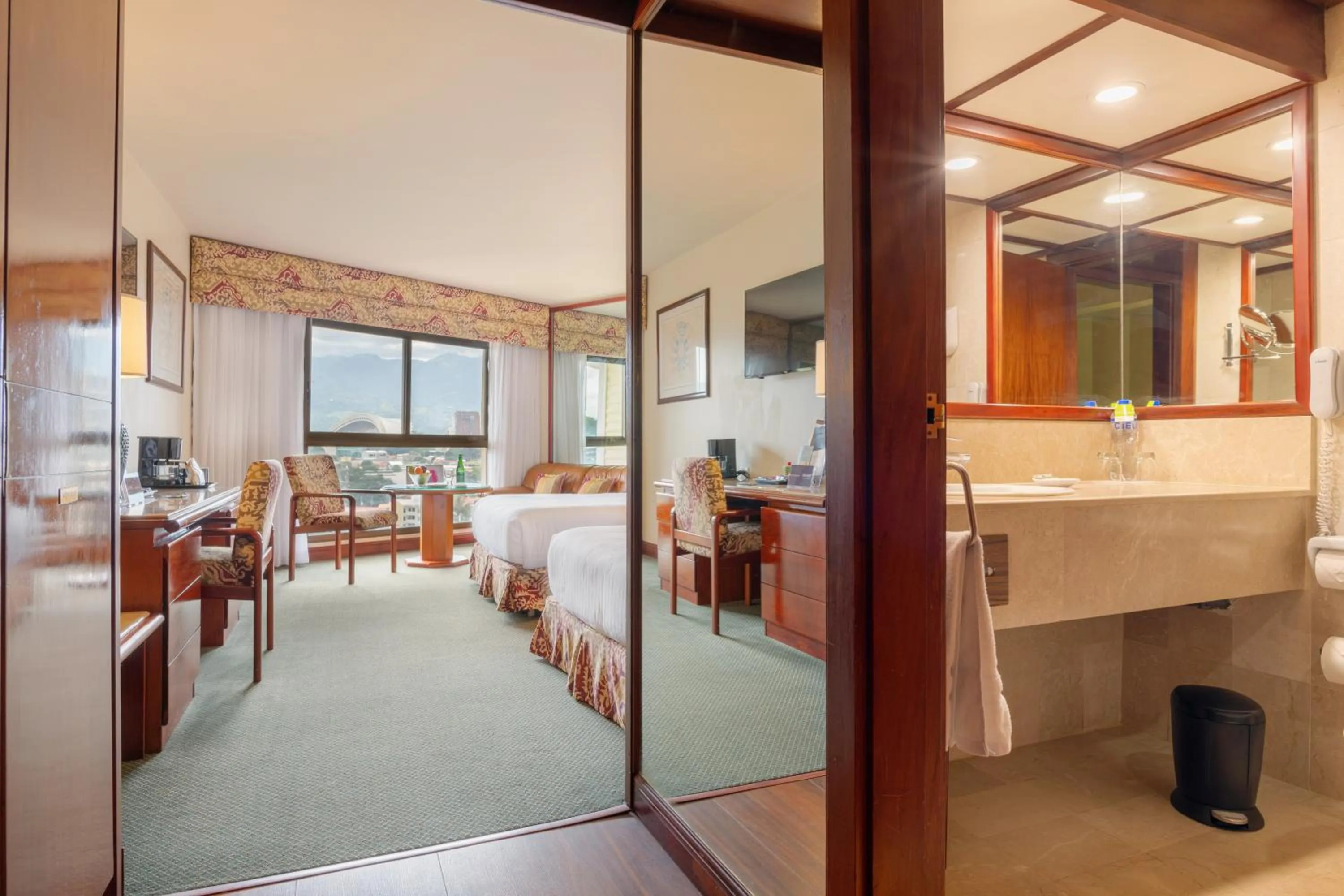 Photo of the whole room in Barceló San José