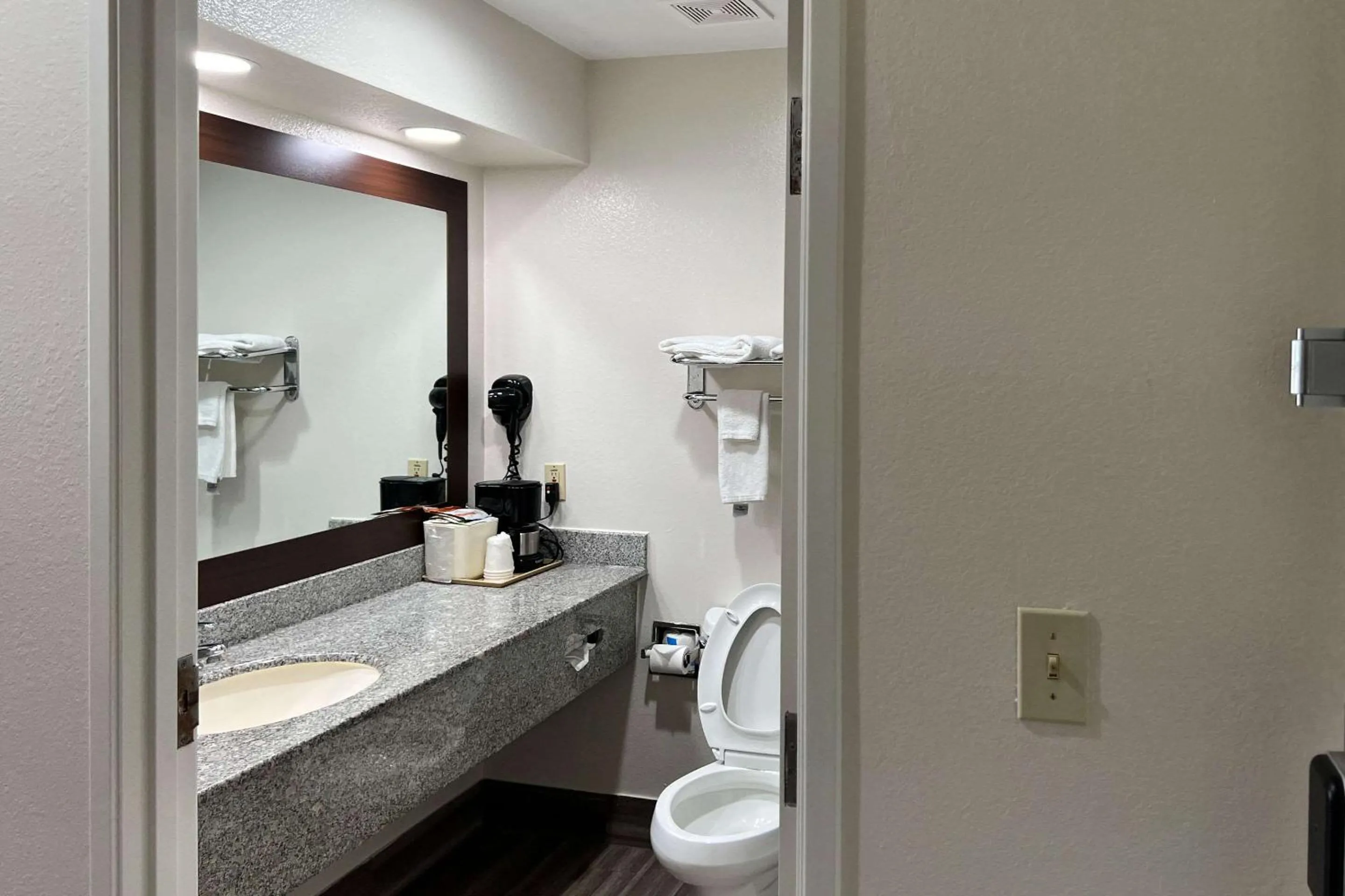 Bedroom in Econo Lodge Beaumont I-10 South