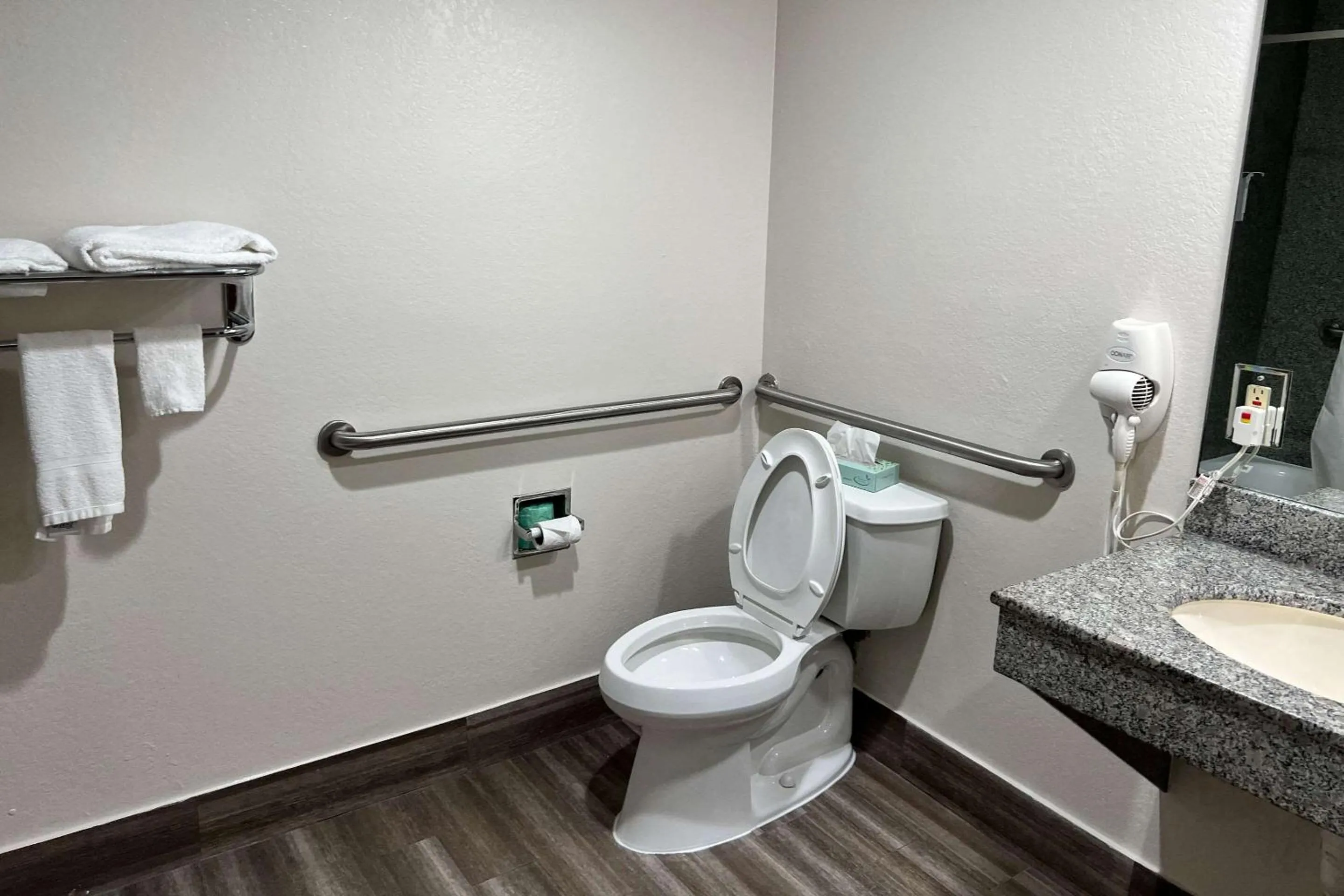 Bedroom in Econo Lodge Beaumont I-10 South