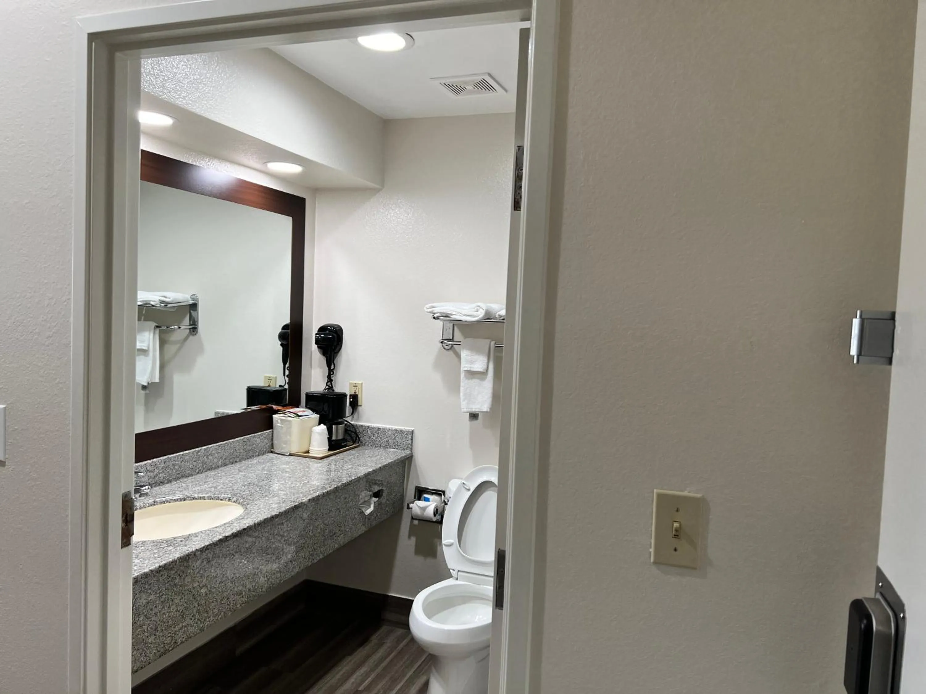 Bathroom in Econo Lodge Beaumont I-10 South