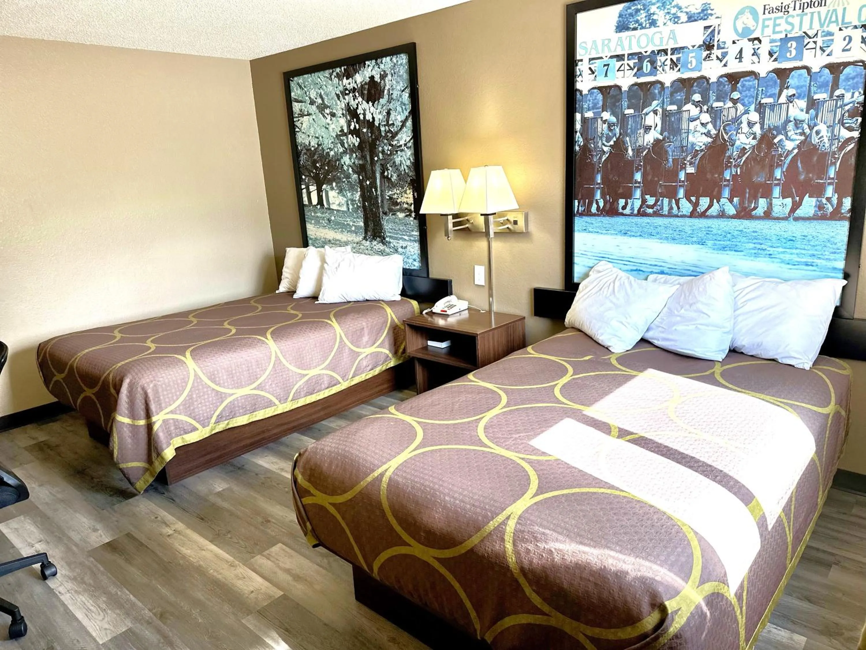 Bed in Super 8 by Wyndham Latham - Albany Airport