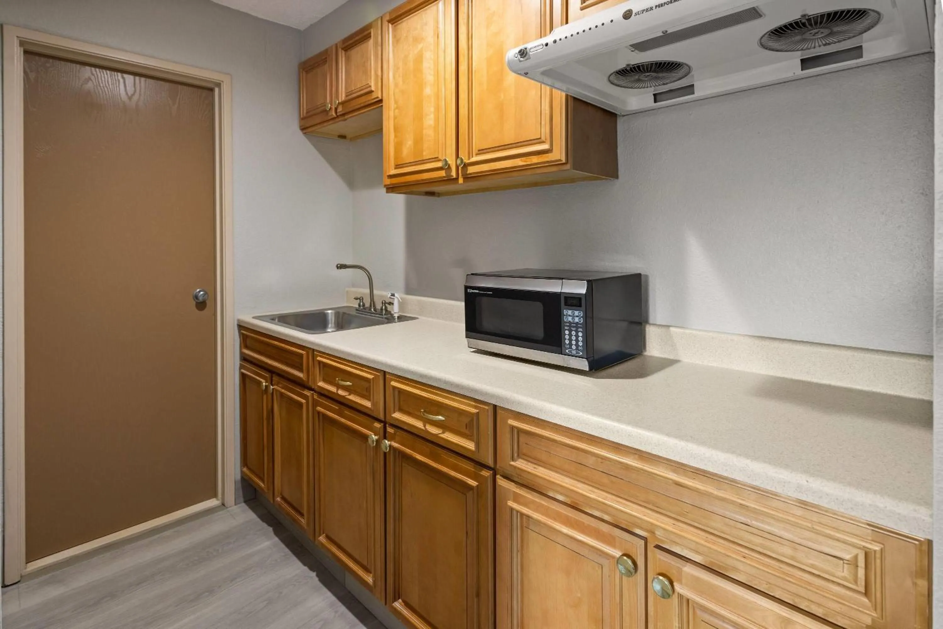 Photo of the whole room in Super 8 by Wyndham Latham - Albany Airport