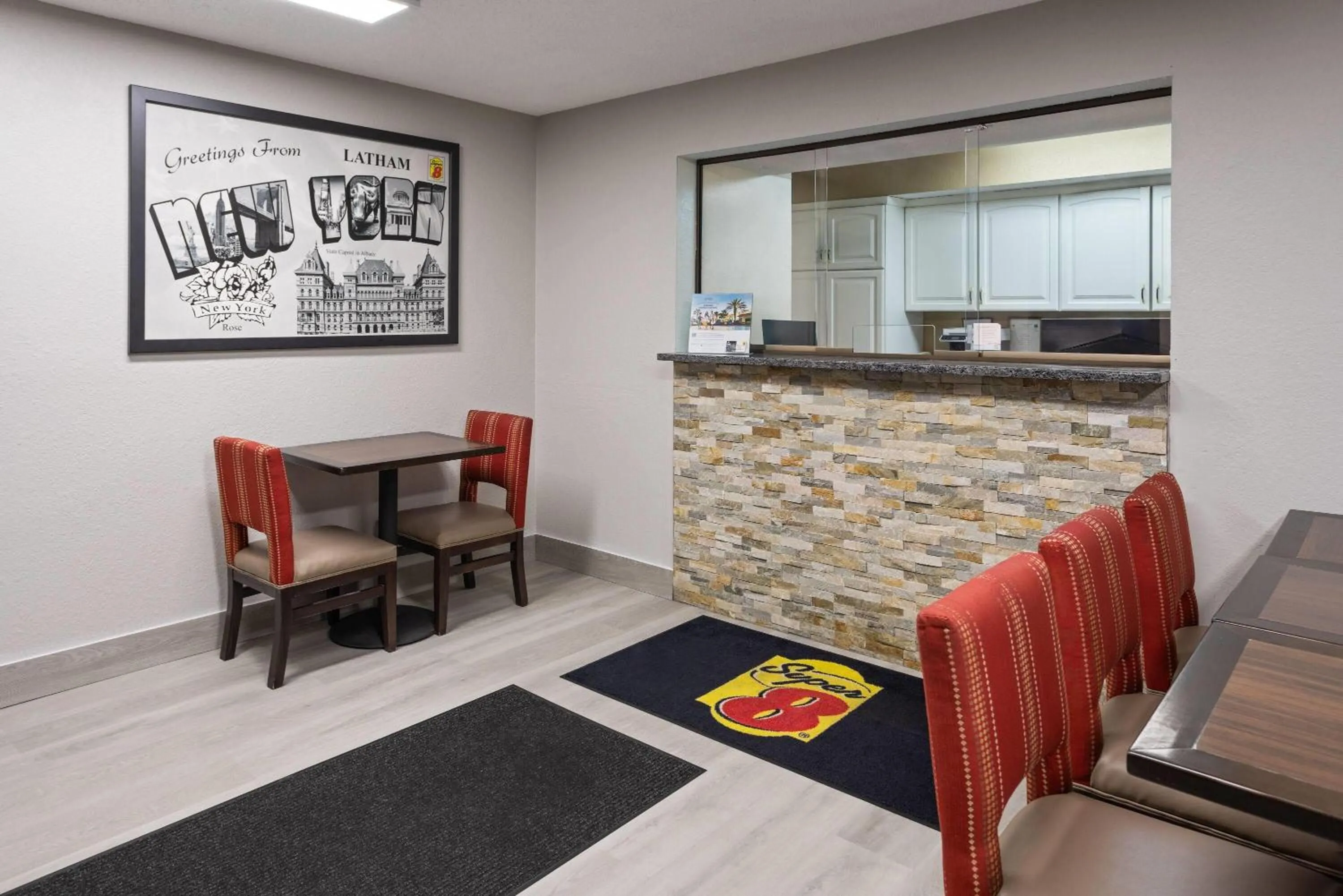 Lobby or reception in Super 8 by Wyndham Latham - Albany Airport