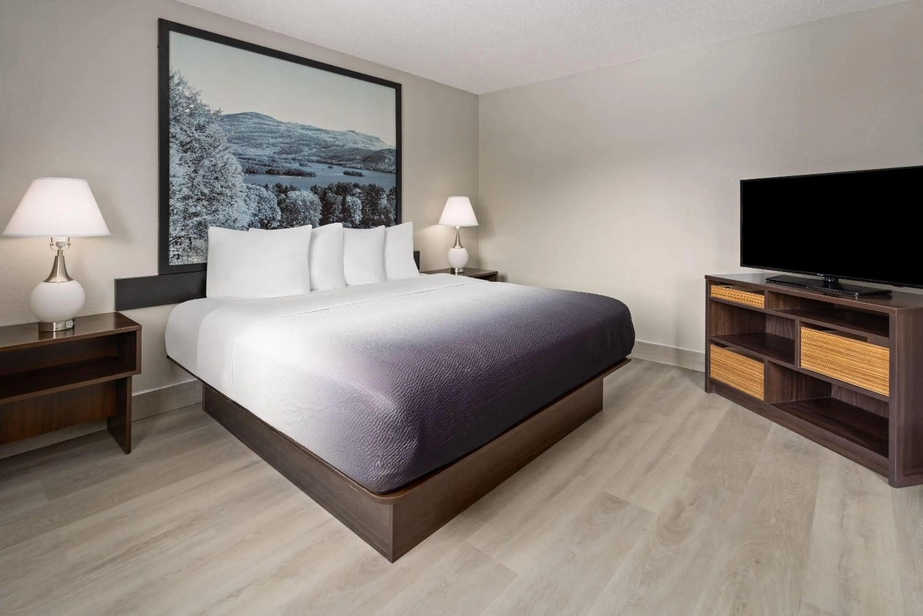 Photo of the whole room, Bed in Super 8 by Wyndham Latham - Albany Airport