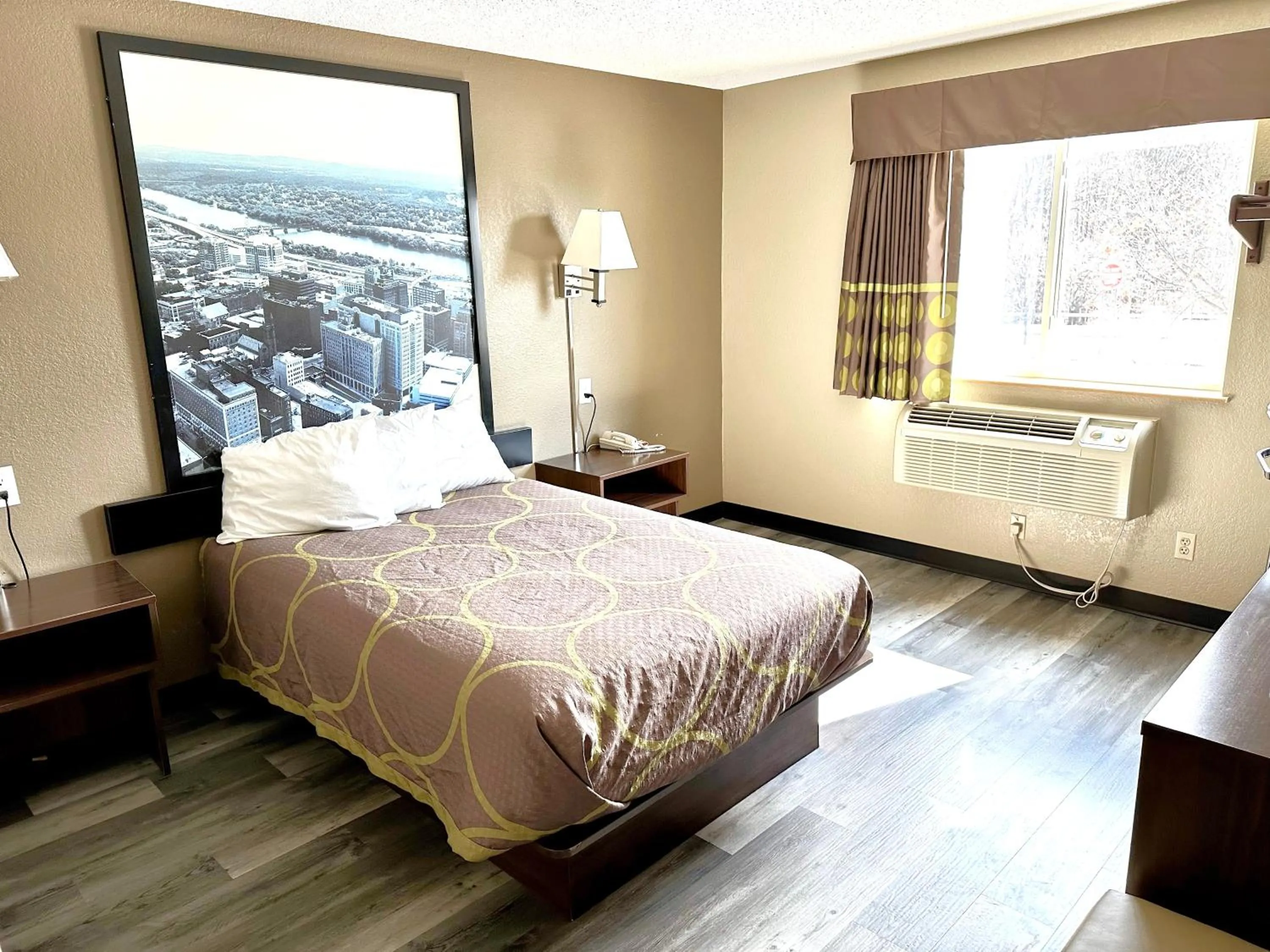 Bed in Super 8 by Wyndham Latham - Albany Airport