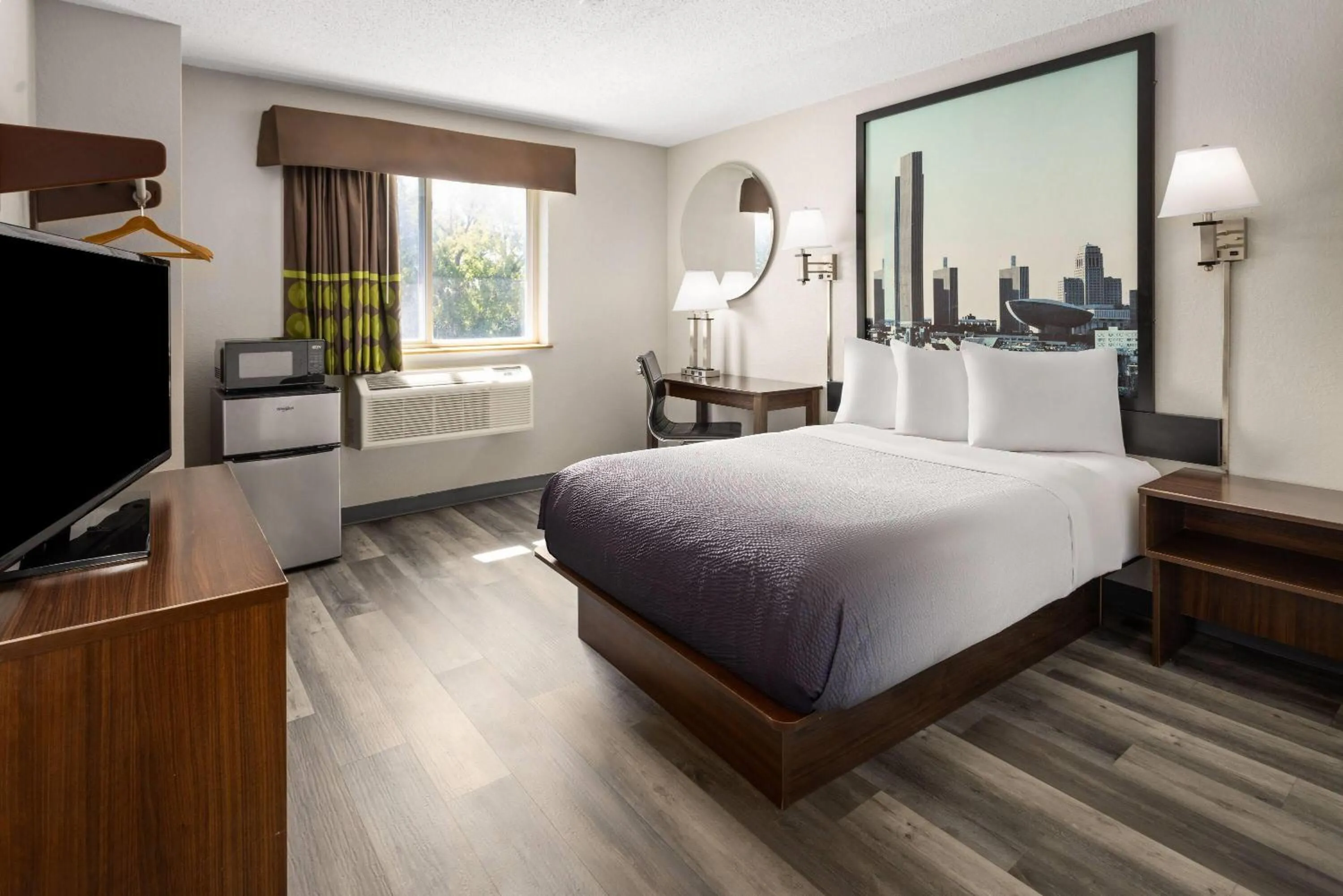 Photo of the whole room, Bed in Super 8 by Wyndham Latham - Albany Airport