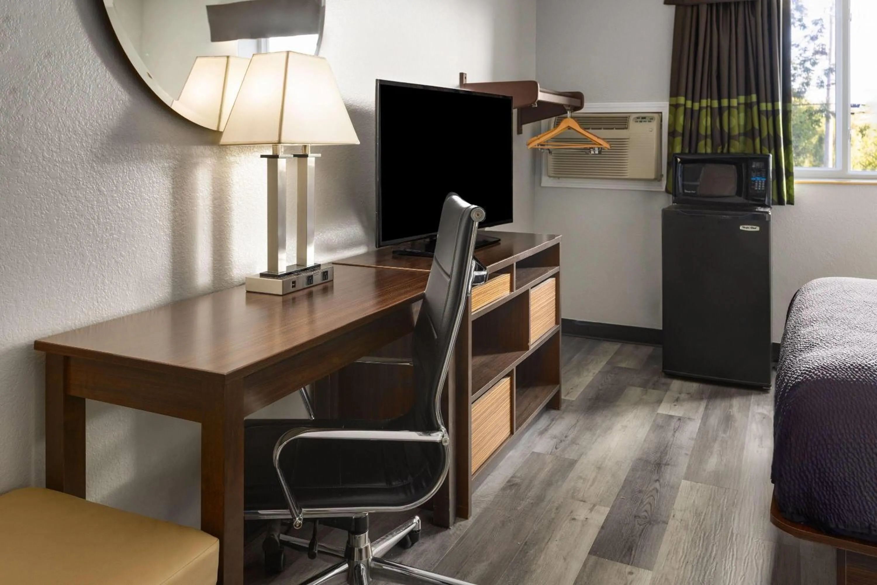 Photo of the whole room in Super 8 by Wyndham Latham - Albany Airport