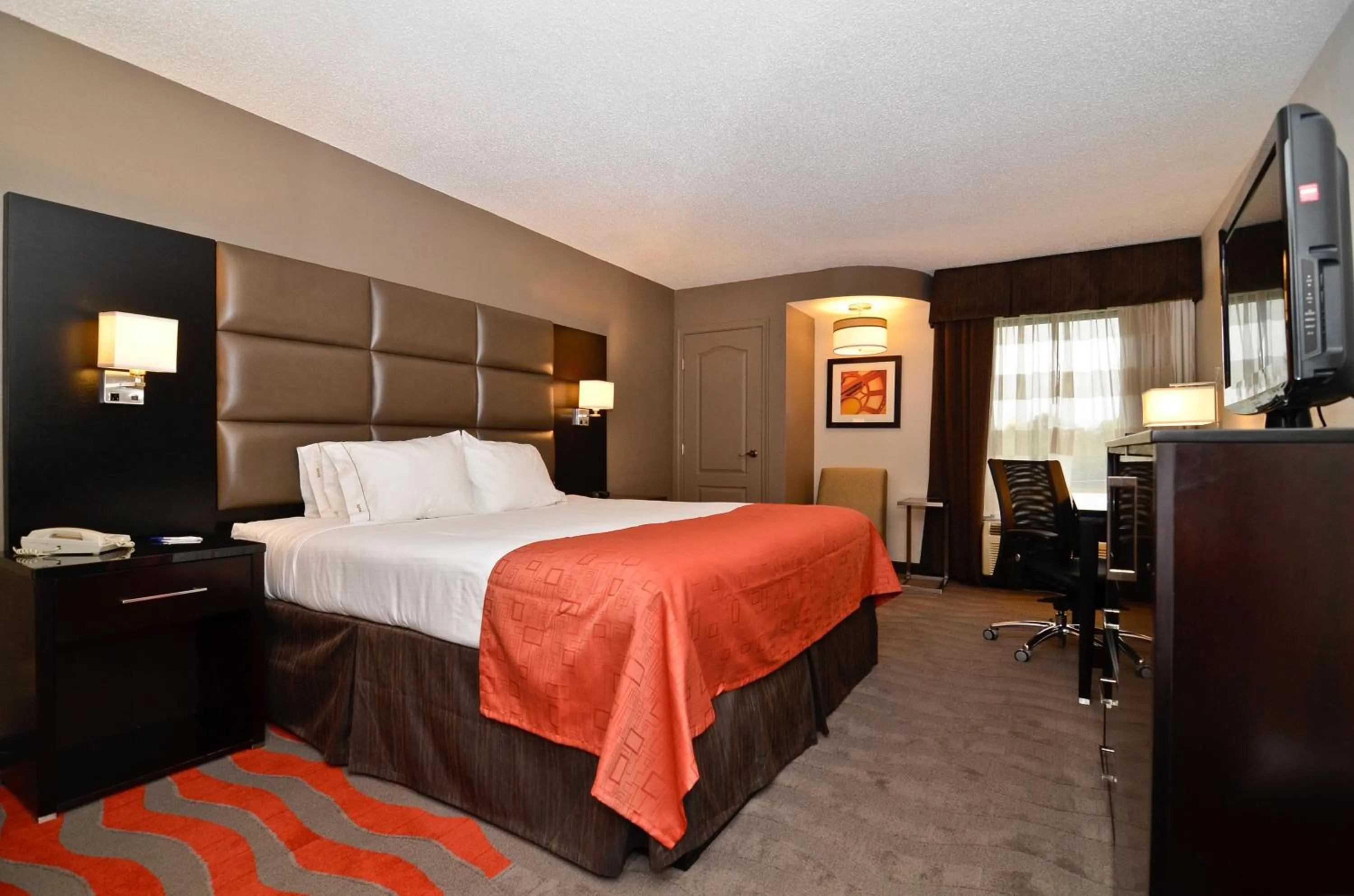 Bedroom, Bed in Holiday Inn Express Burlington by IHG