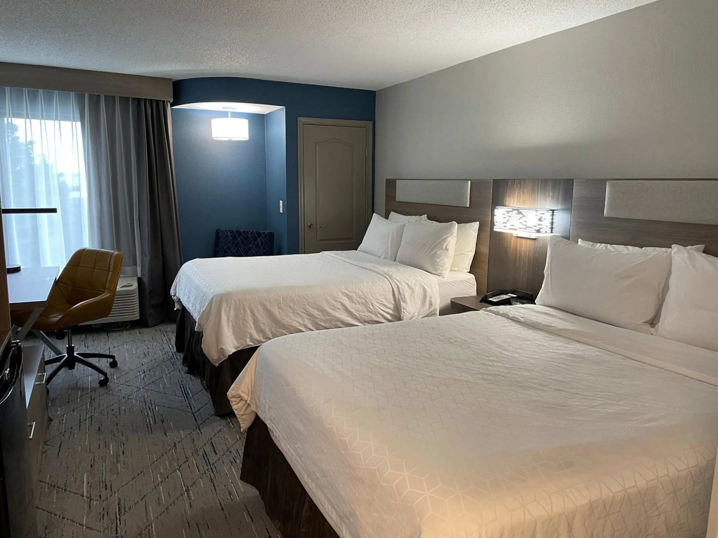 Bed in Holiday Inn Express Burlington by IHG