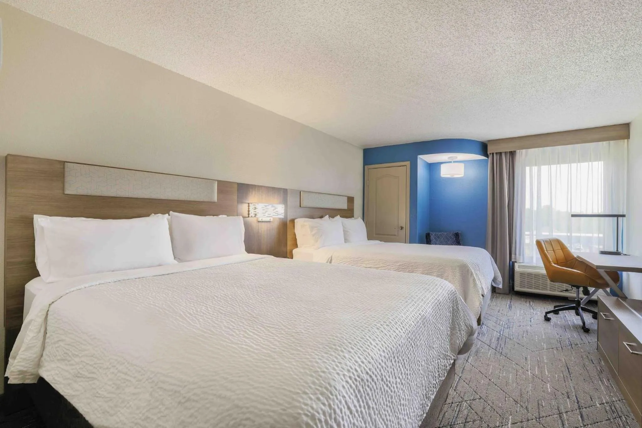 Photo of the whole room, Bed in Holiday Inn Express Burlington by IHG