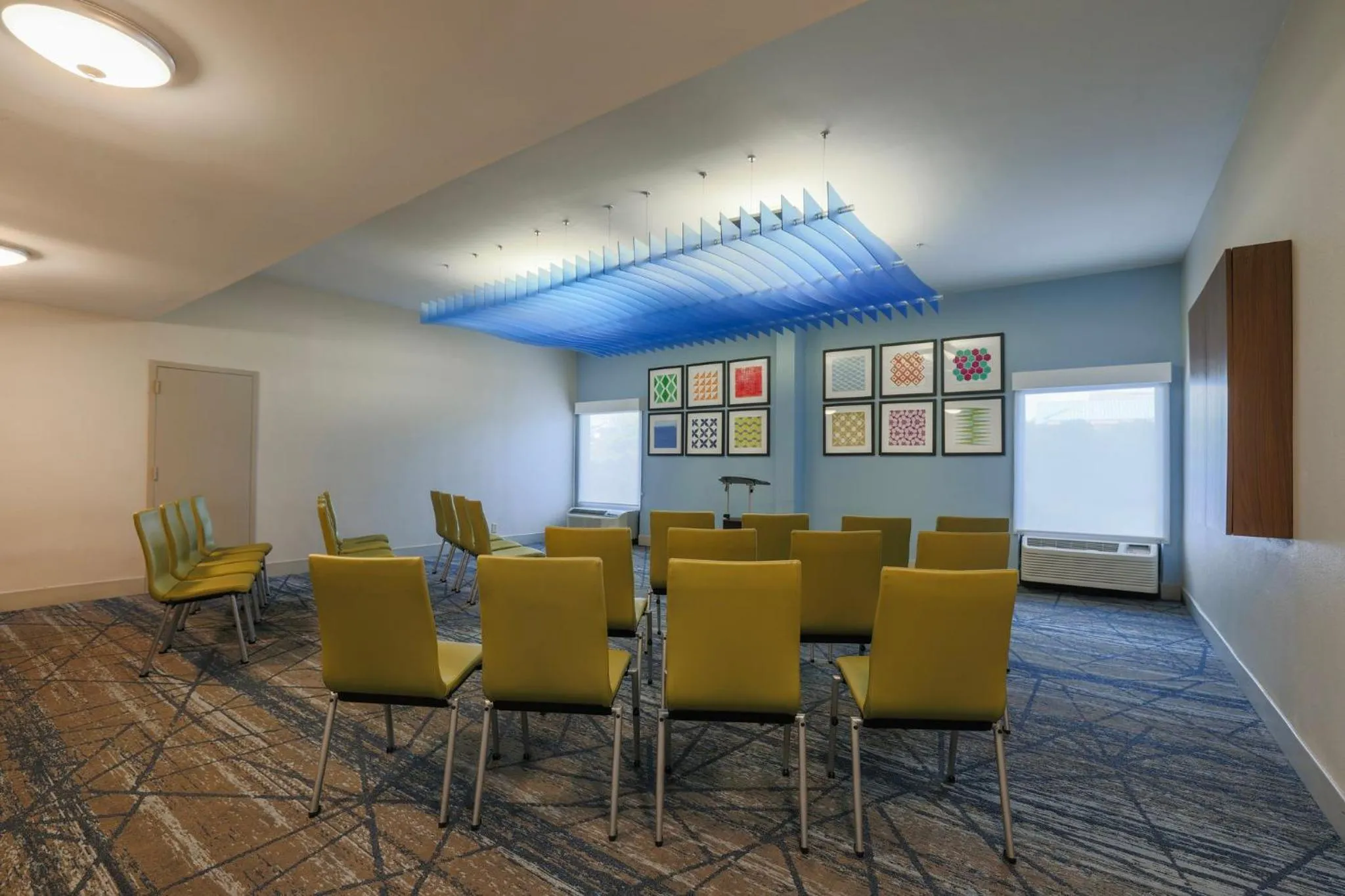 Meeting/conference room in Holiday Inn Express Burlington by IHG