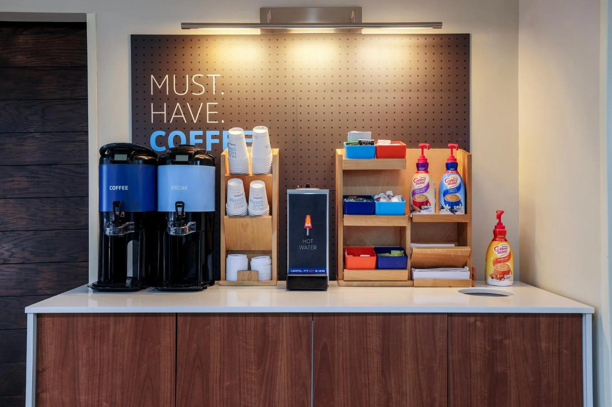 Lobby or reception in Holiday Inn Express Burlington by IHG