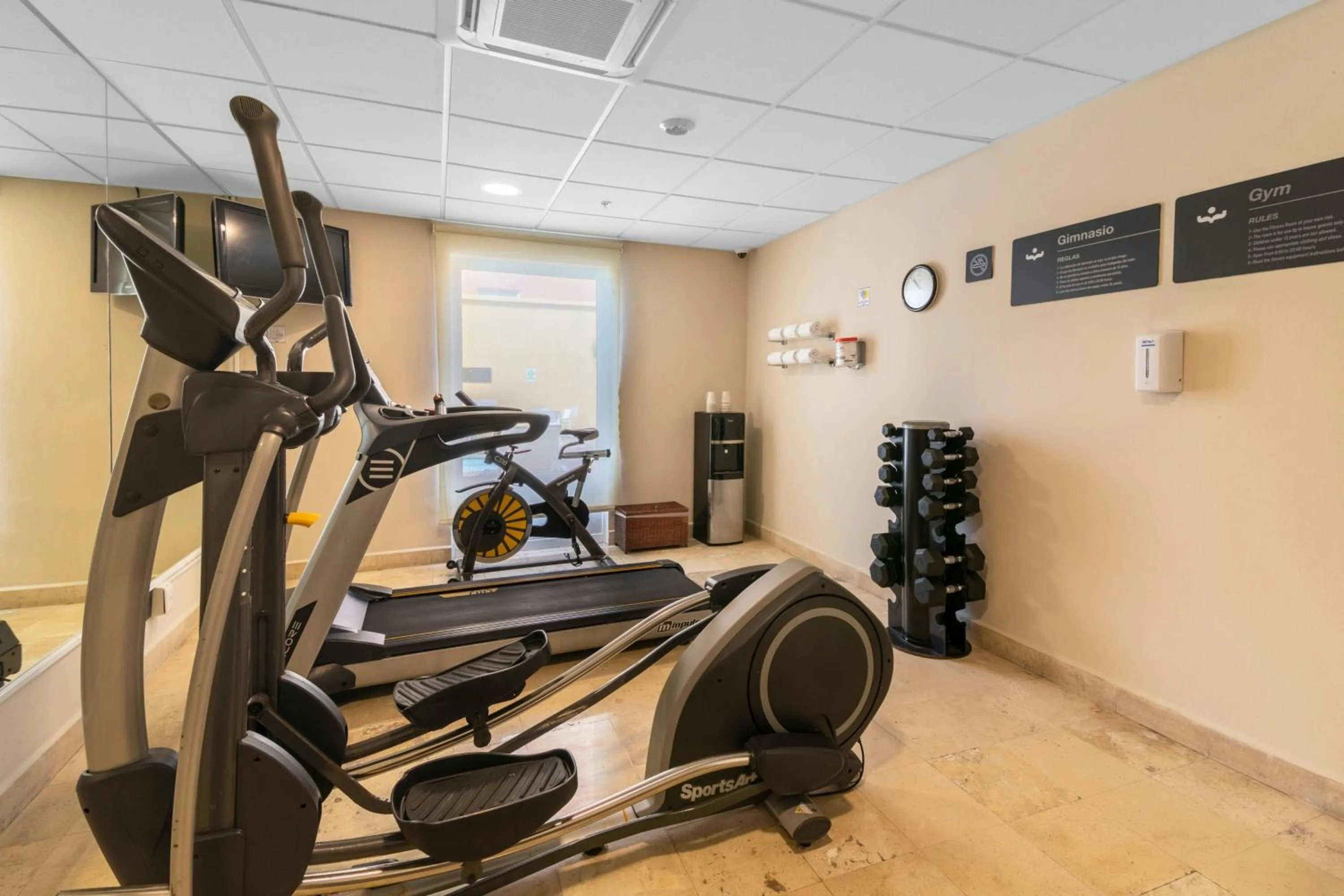 Fitness centre/facilities in City Express by Marriott Comitán