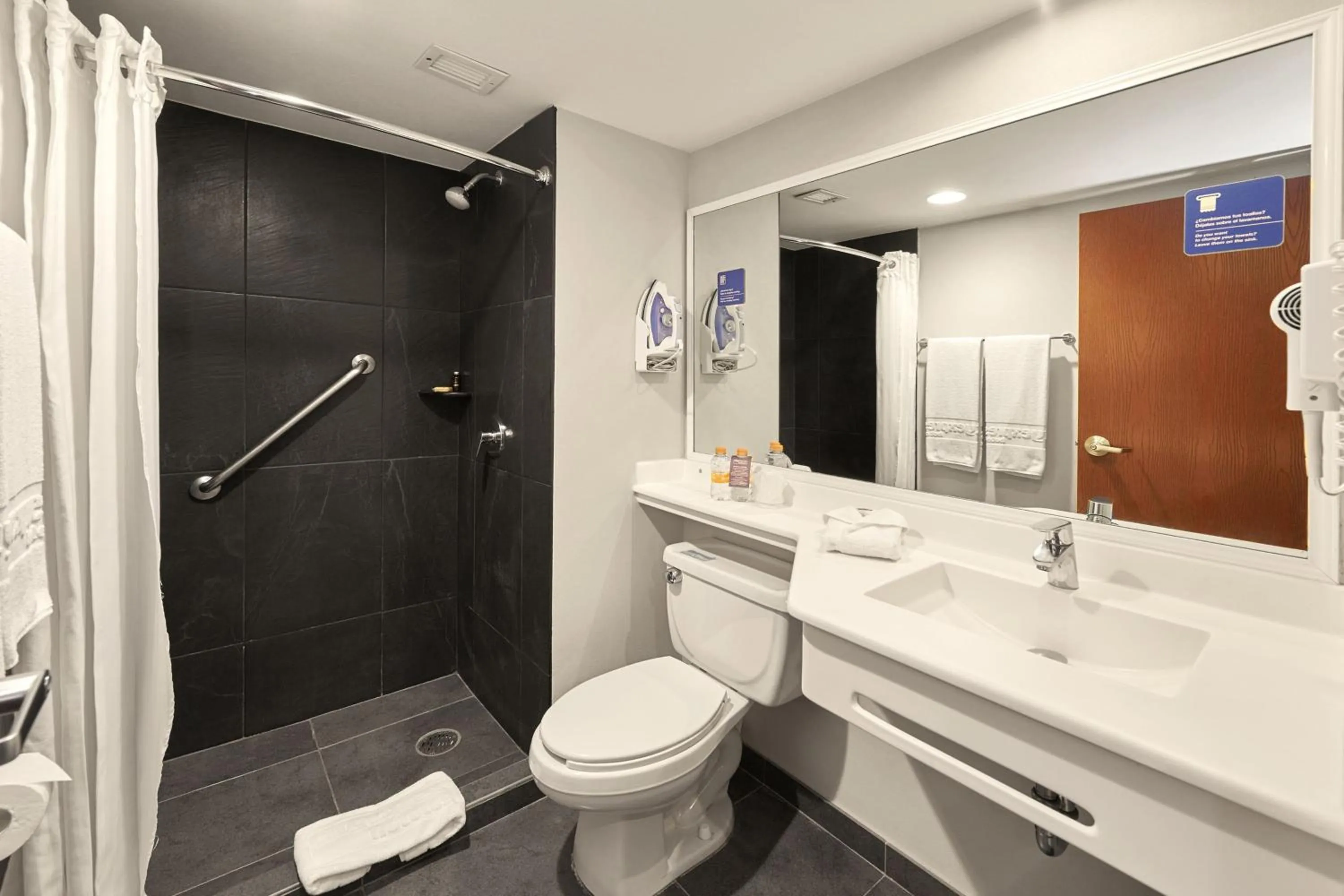 Bathroom in City Express by Marriott Comitán