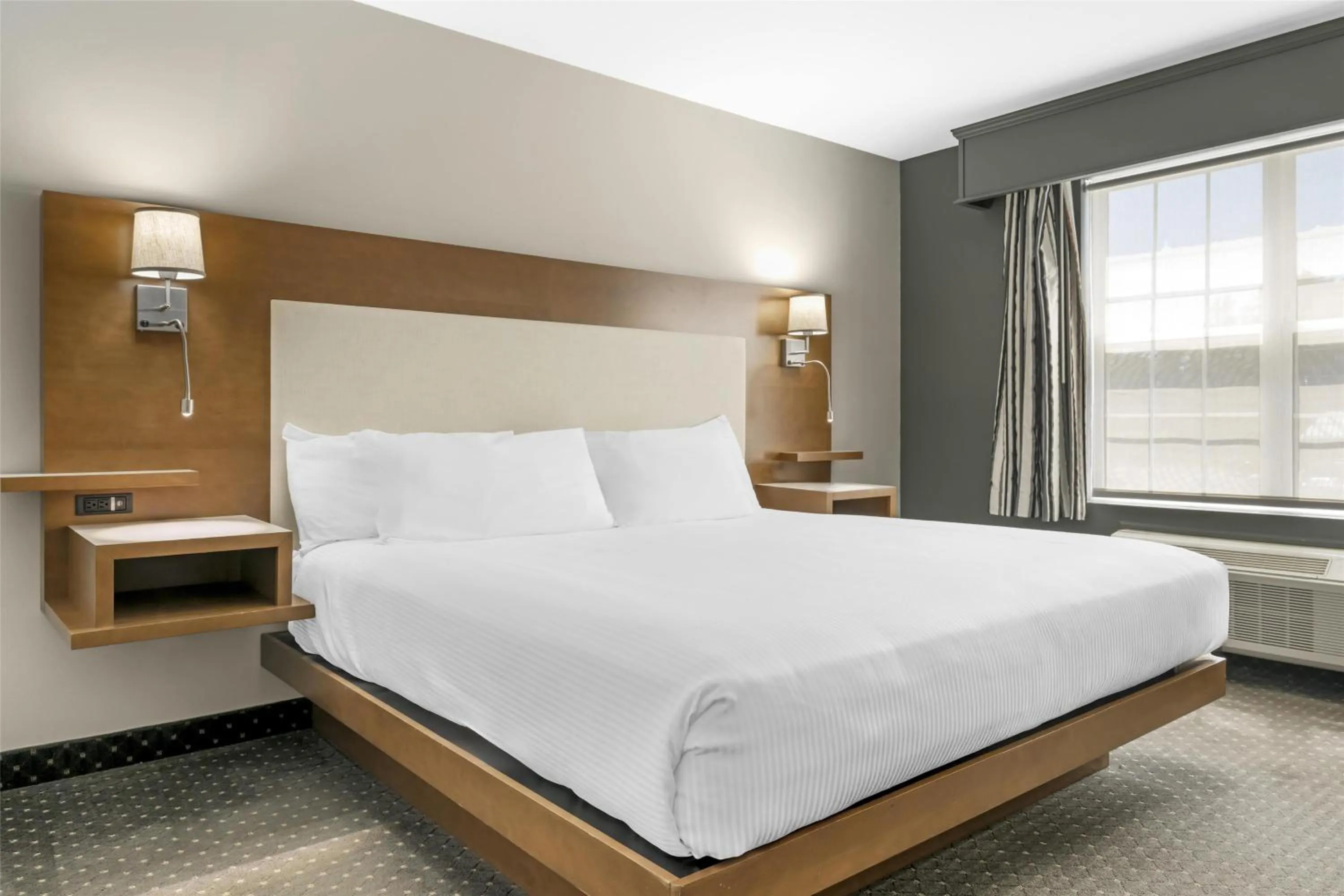 Bedroom, Bed in Best Western Plus Woodstock Hotel Conference Centre