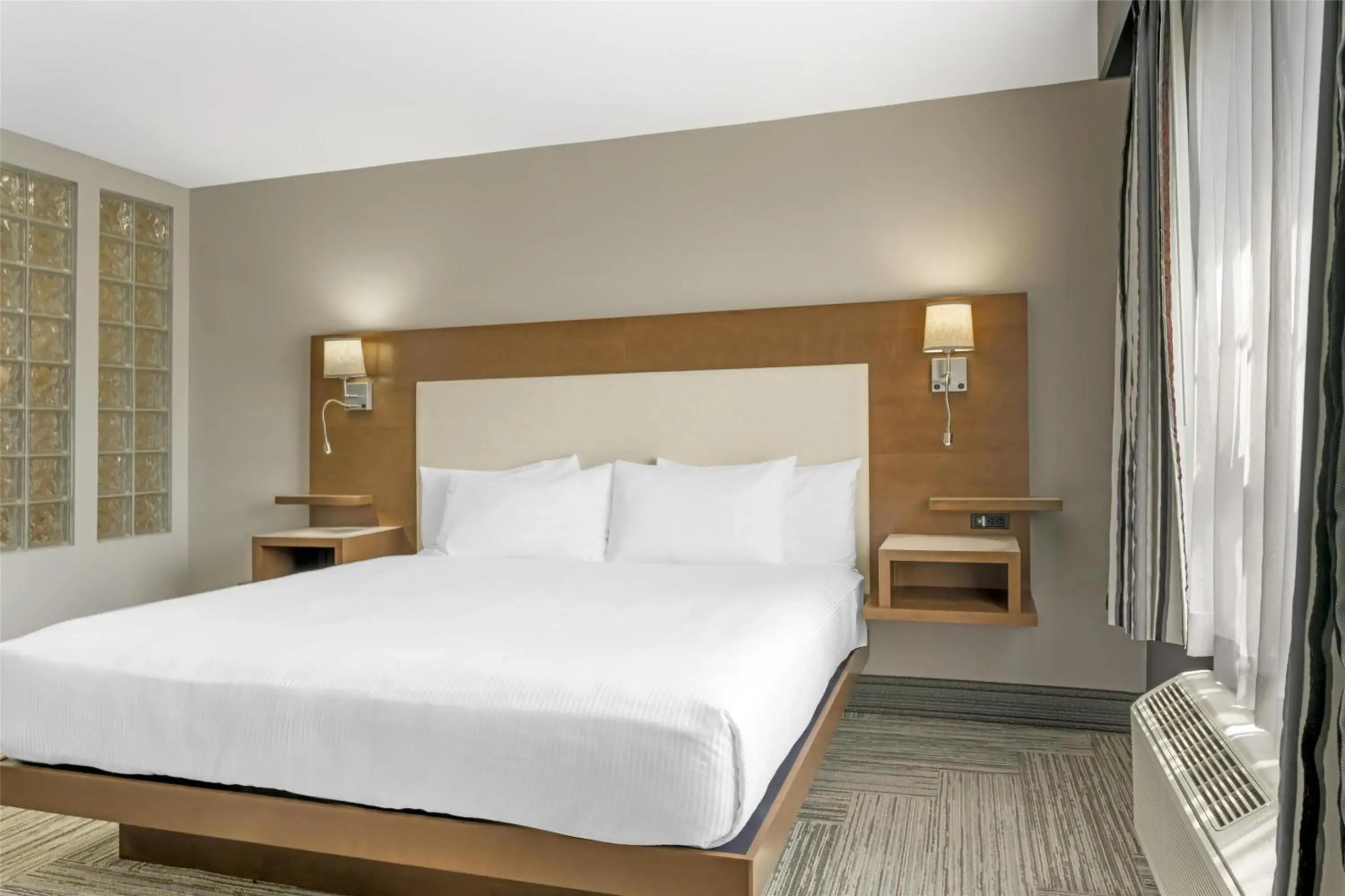 One-Bedroom King Suite with Sofa Bed and Jetted Tub in Best Western Plus Woodstock Hotel Conference Centre One-Bedroom King Suite with Sofa Bed and Jetted Tub in Best Western Plus Woodstock Hotel Conference Centre