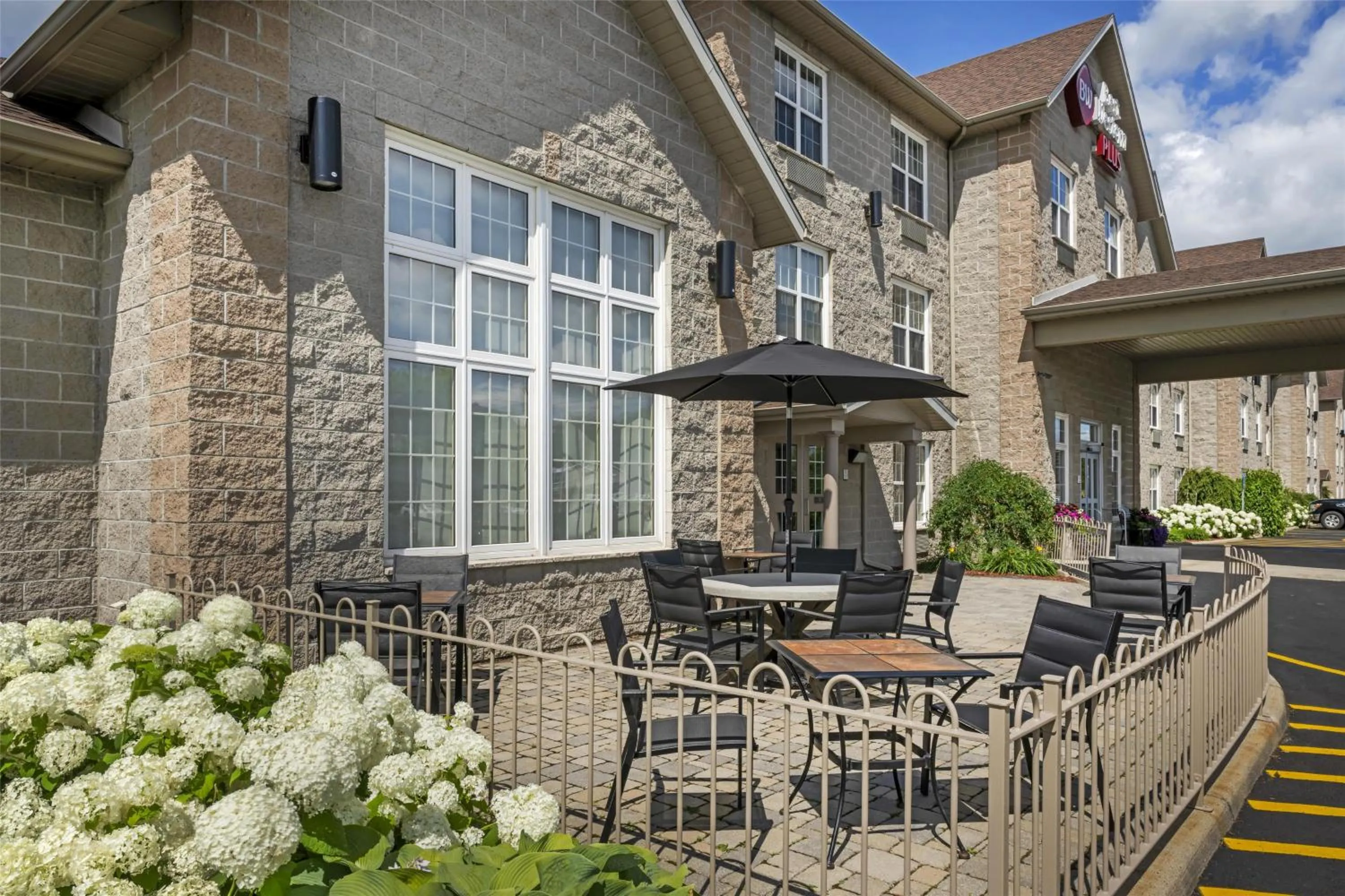 Property building in Best Western Plus Woodstock Hotel Conference Centre