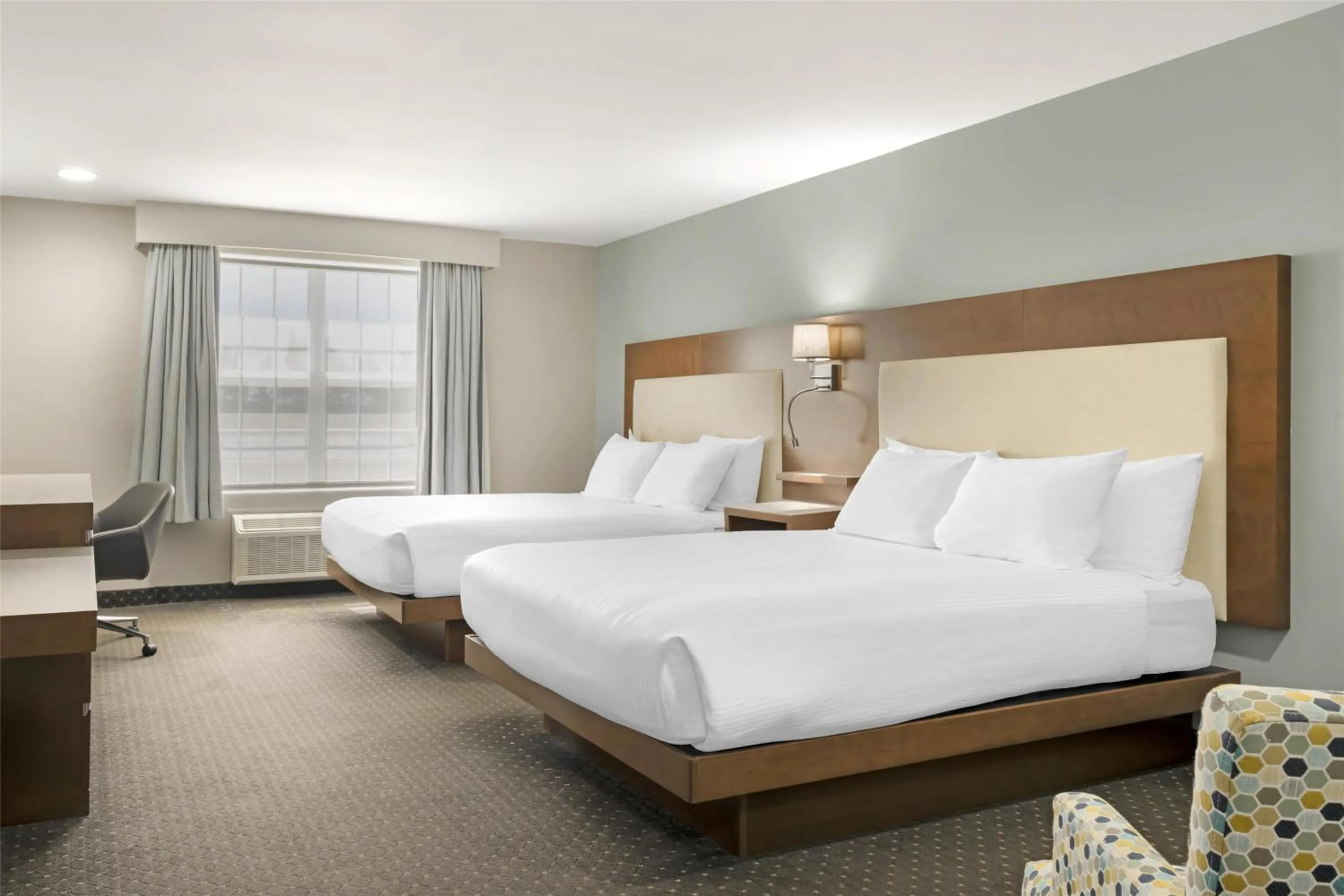 Bedroom, Bed in Best Western Plus Woodstock Hotel Conference Centre