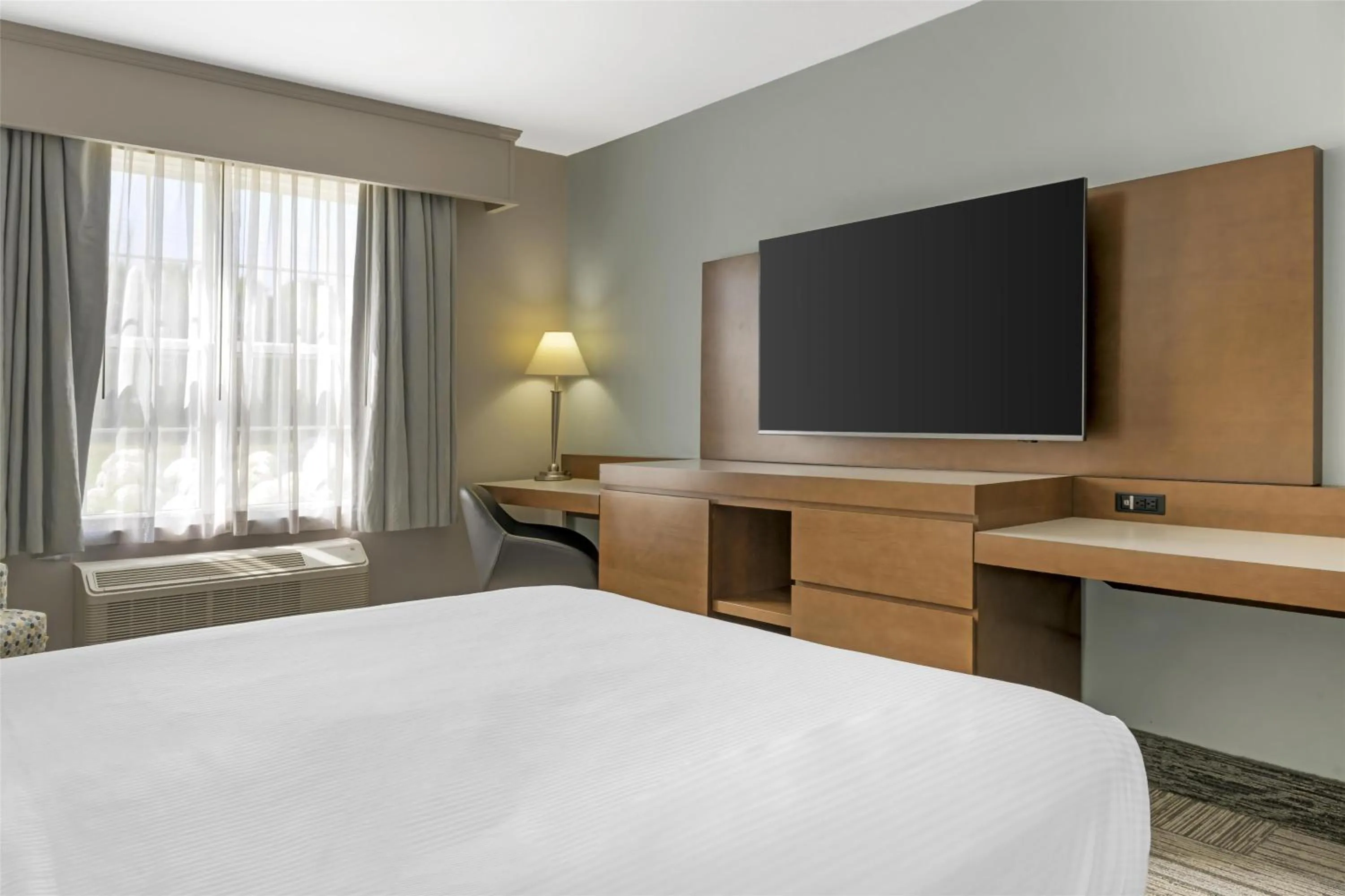 Bedroom, Bed in Best Western Plus Woodstock Hotel Conference Centre