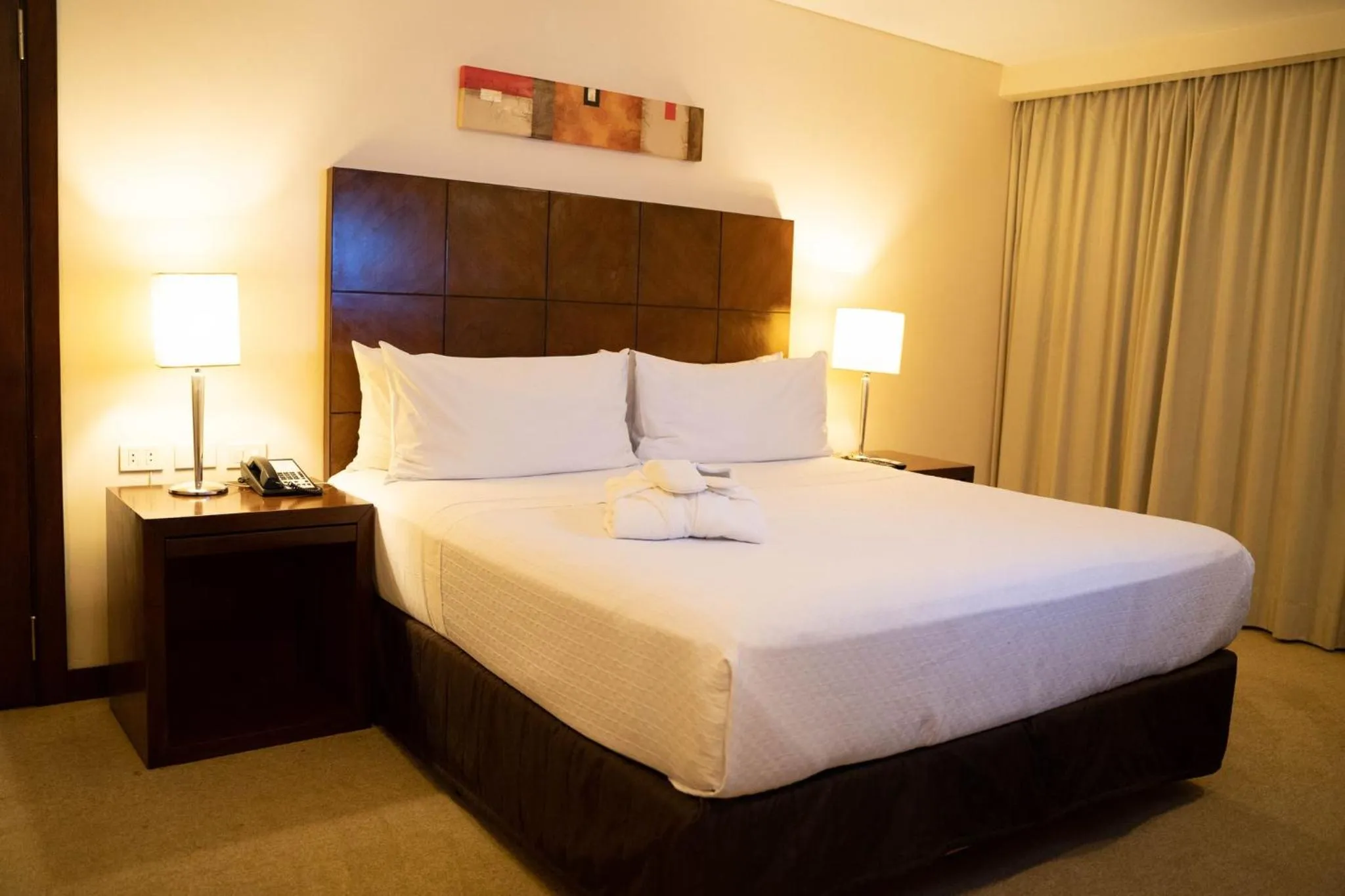 Photo of the whole room, Bed in Crowne Plaza Asunción by IHG