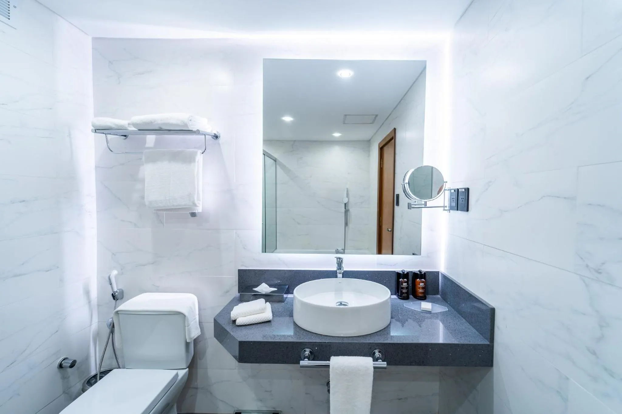 Bathroom in Crowne Plaza Asunción by IHG