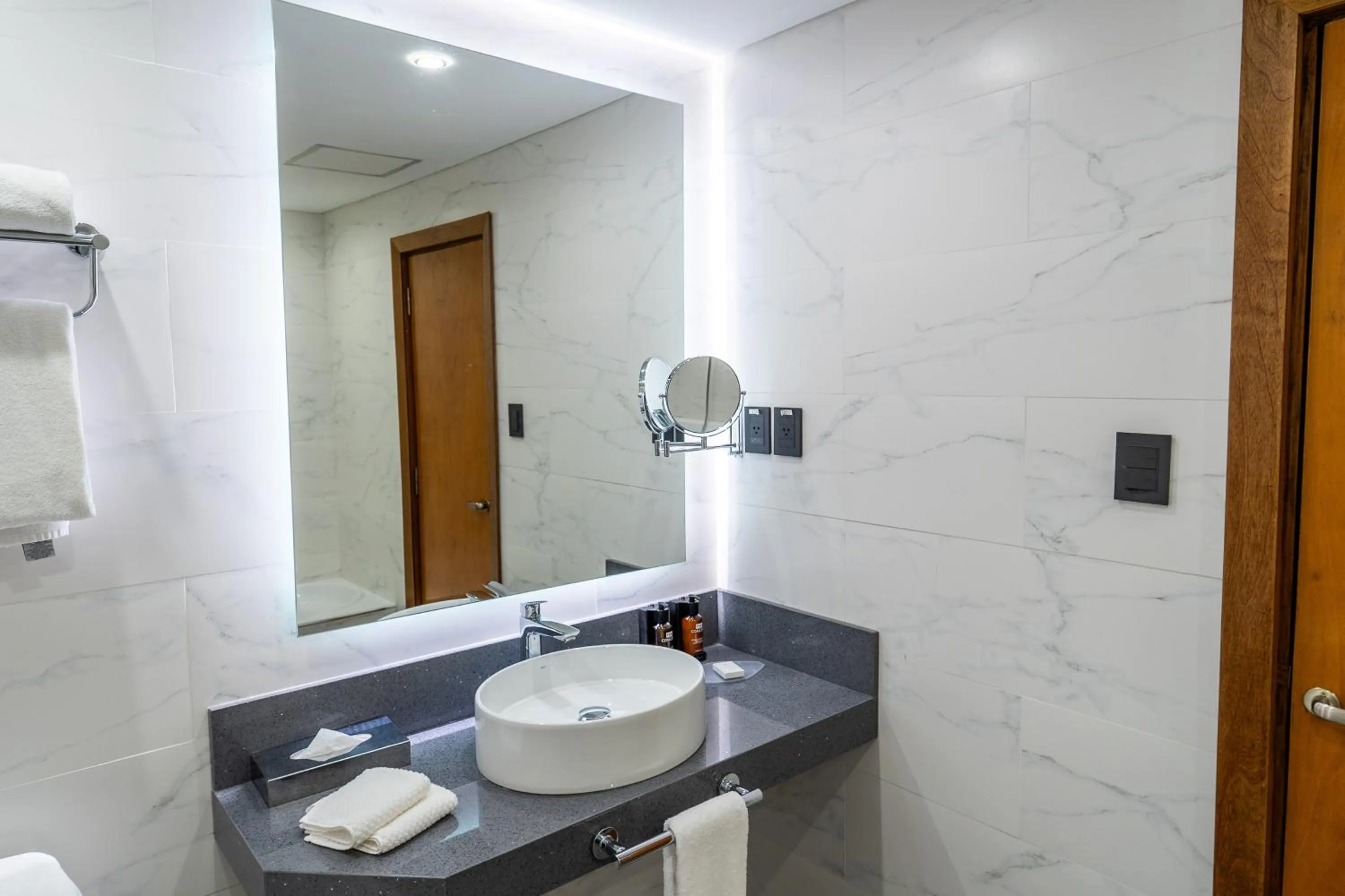 Bathroom in Crowne Plaza Asunción by IHG