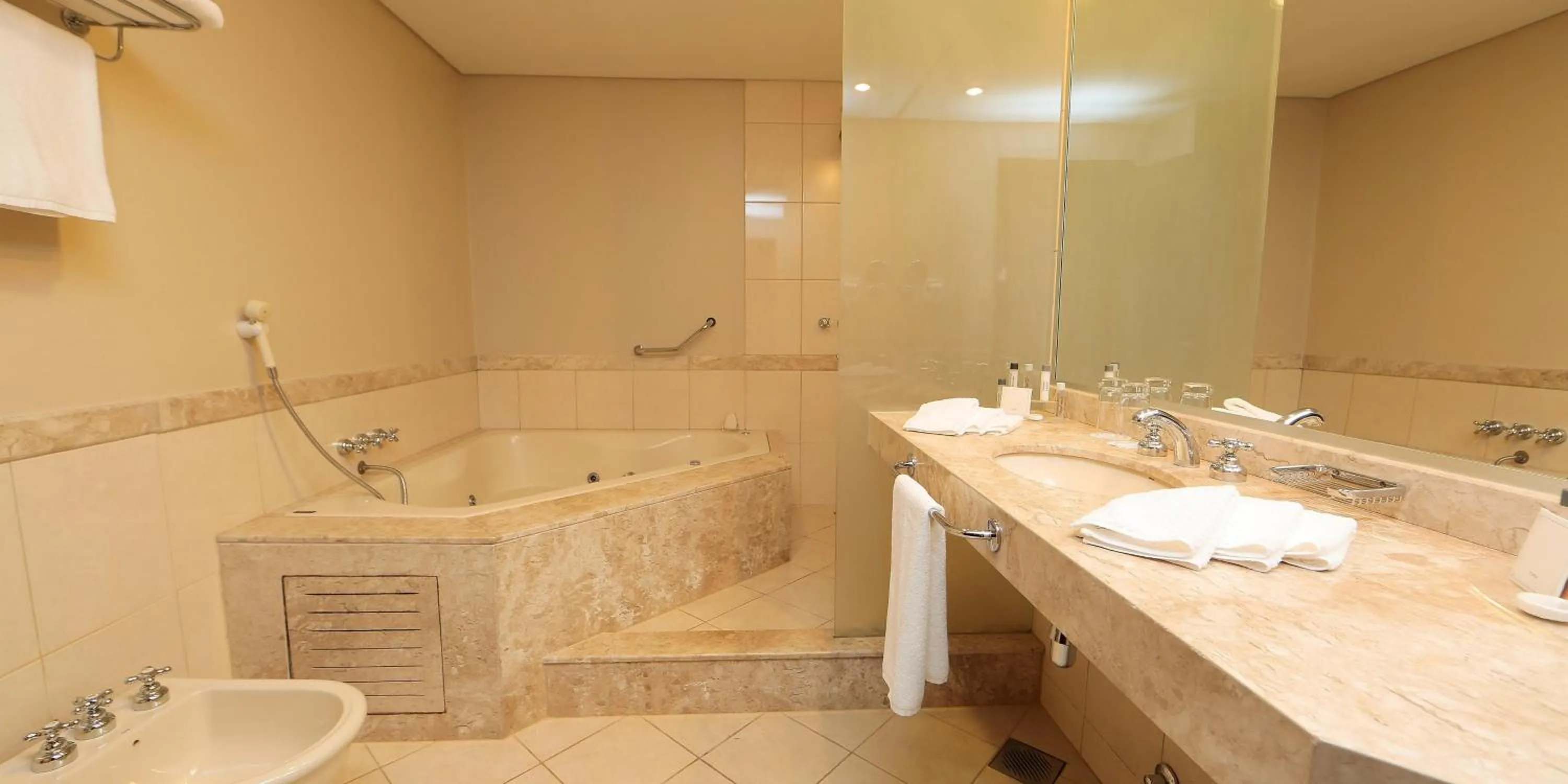 Bathroom in Crowne Plaza Asunción by IHG