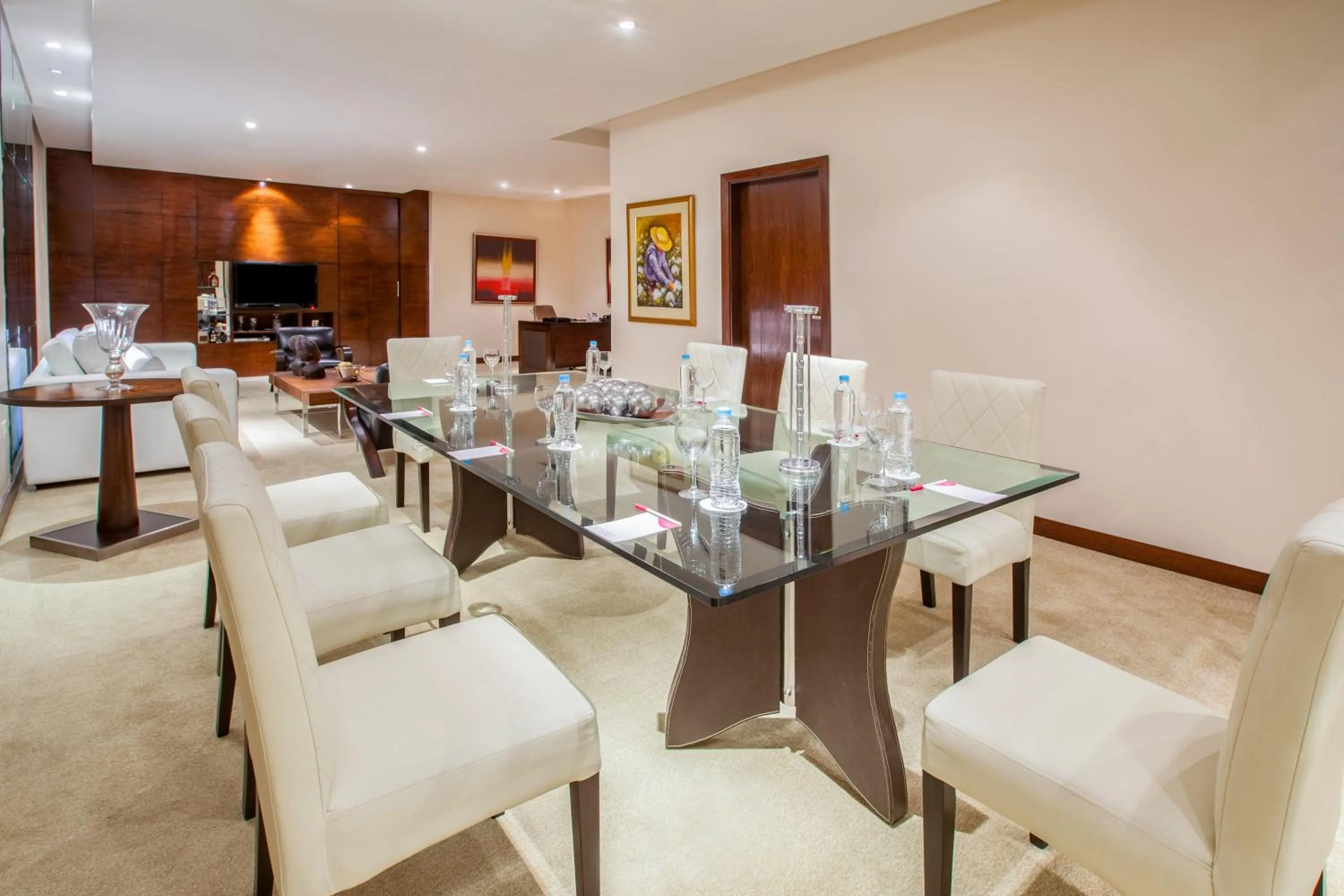 Photo of the whole room in Crowne Plaza Asunción by IHG