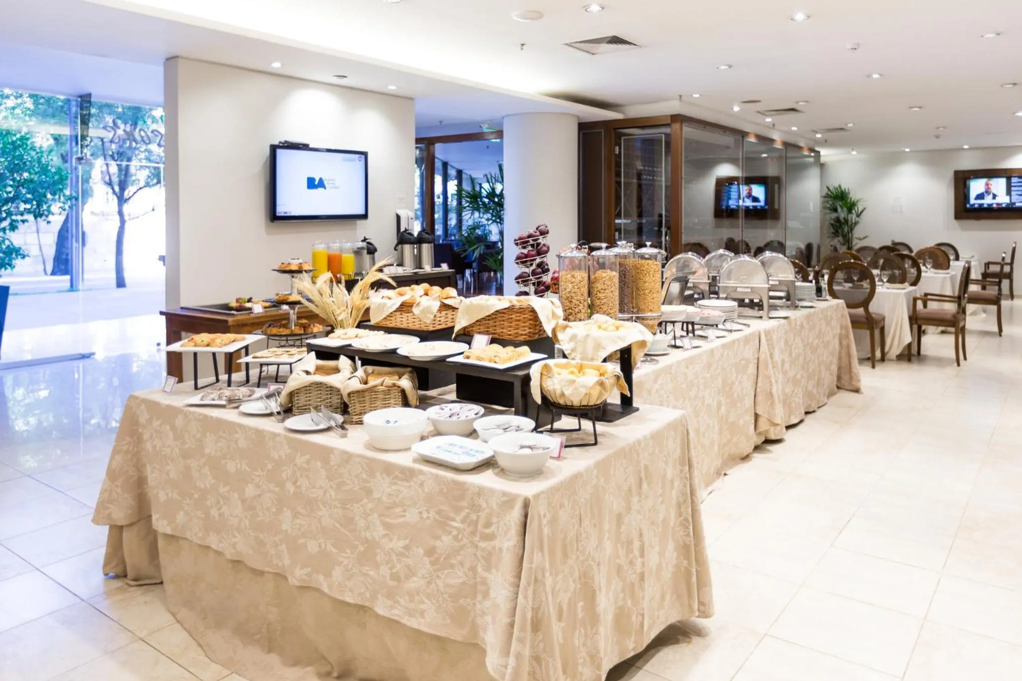 Breakfast in Crowne Plaza Asunción by IHG