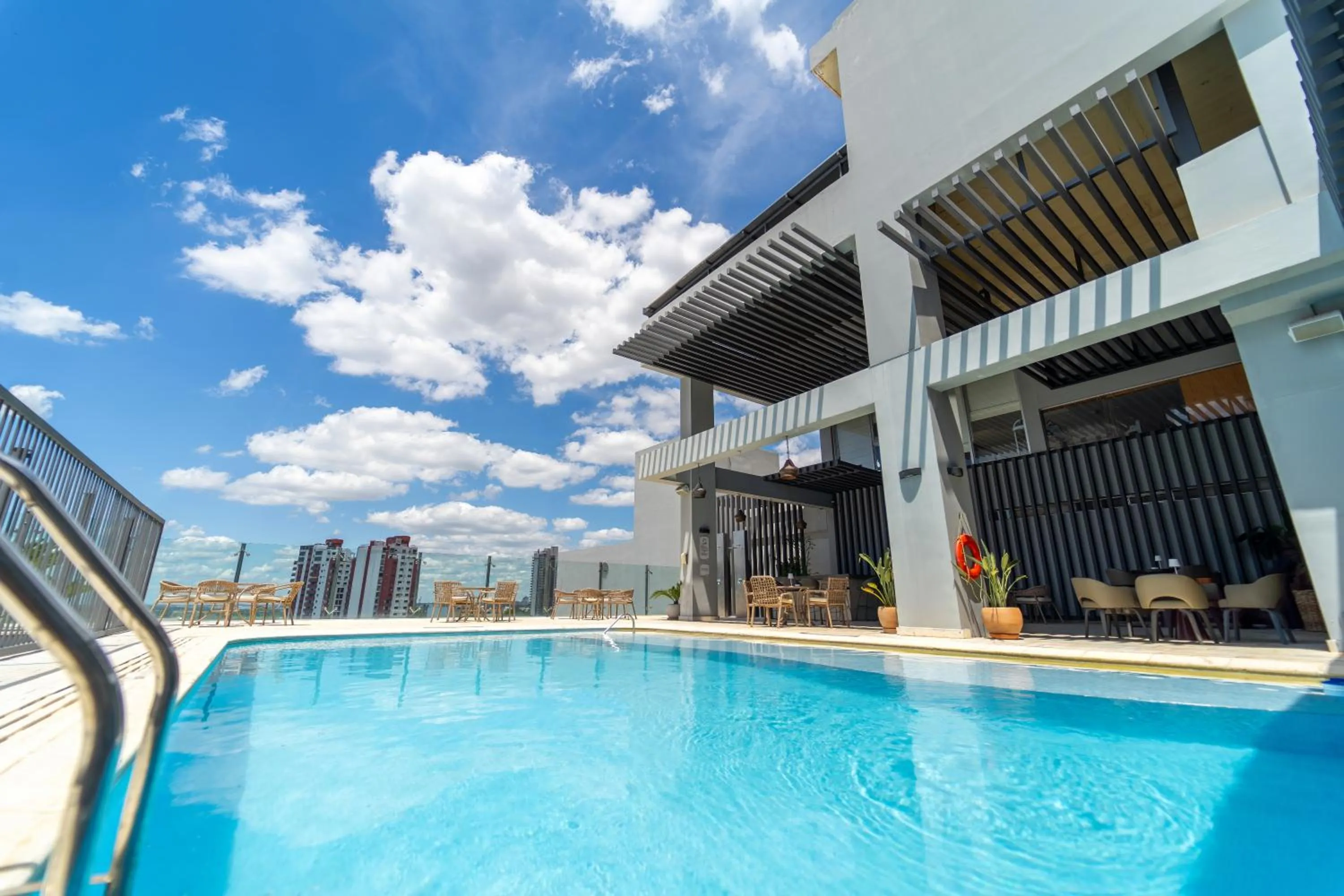 Patio in Crowne Plaza Asunción by IHG