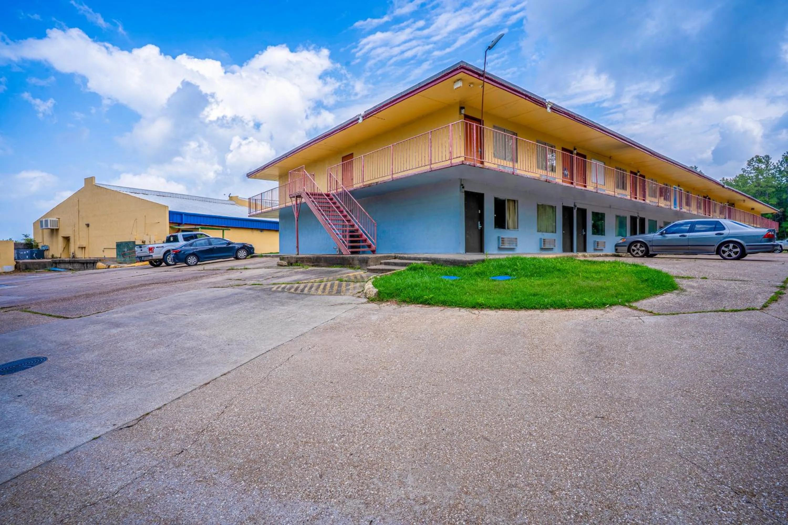 Property building in Economy Inn By OYO Livingston TX Hwy 59