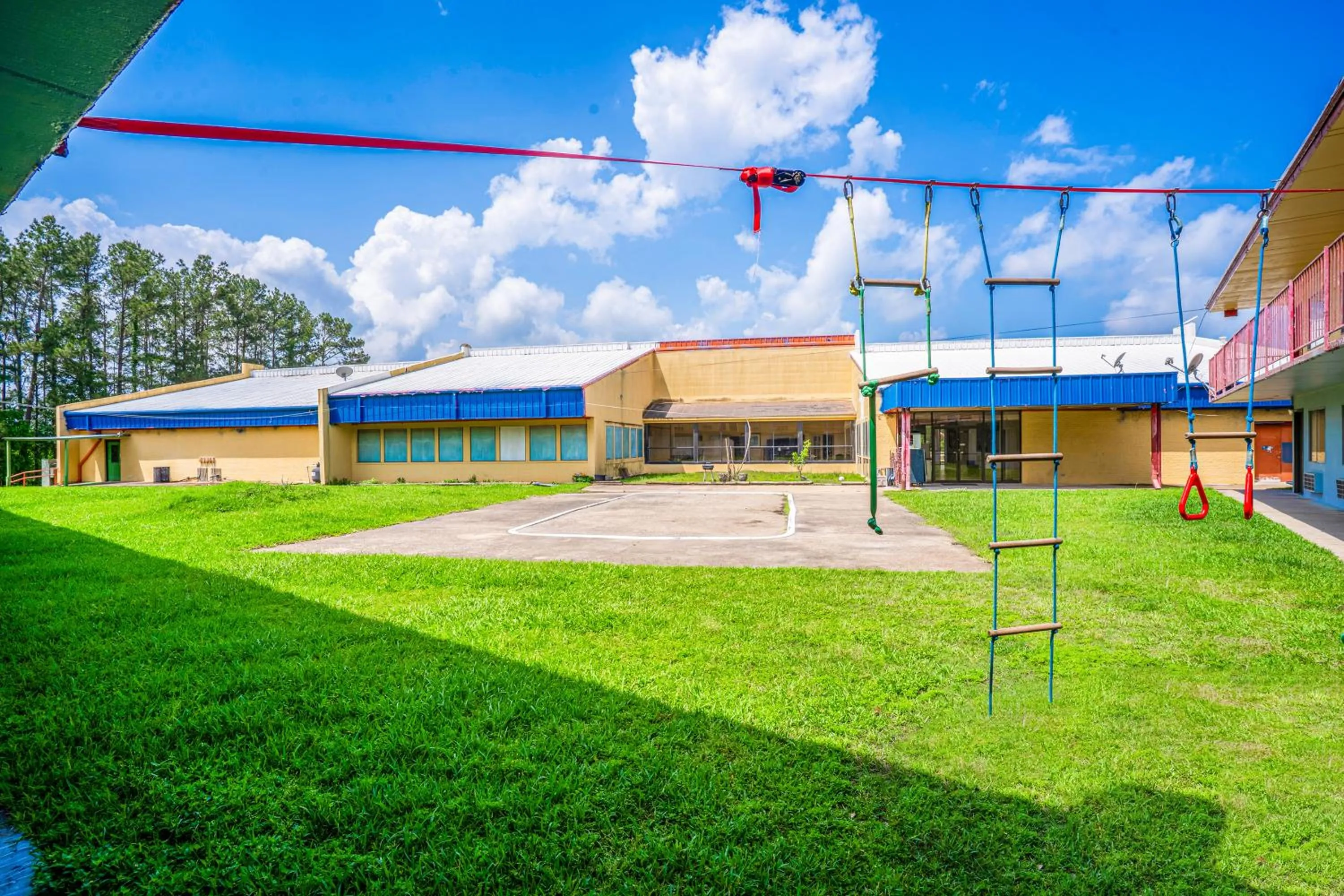 Property building in Economy Inn By OYO Livingston TX Hwy 59