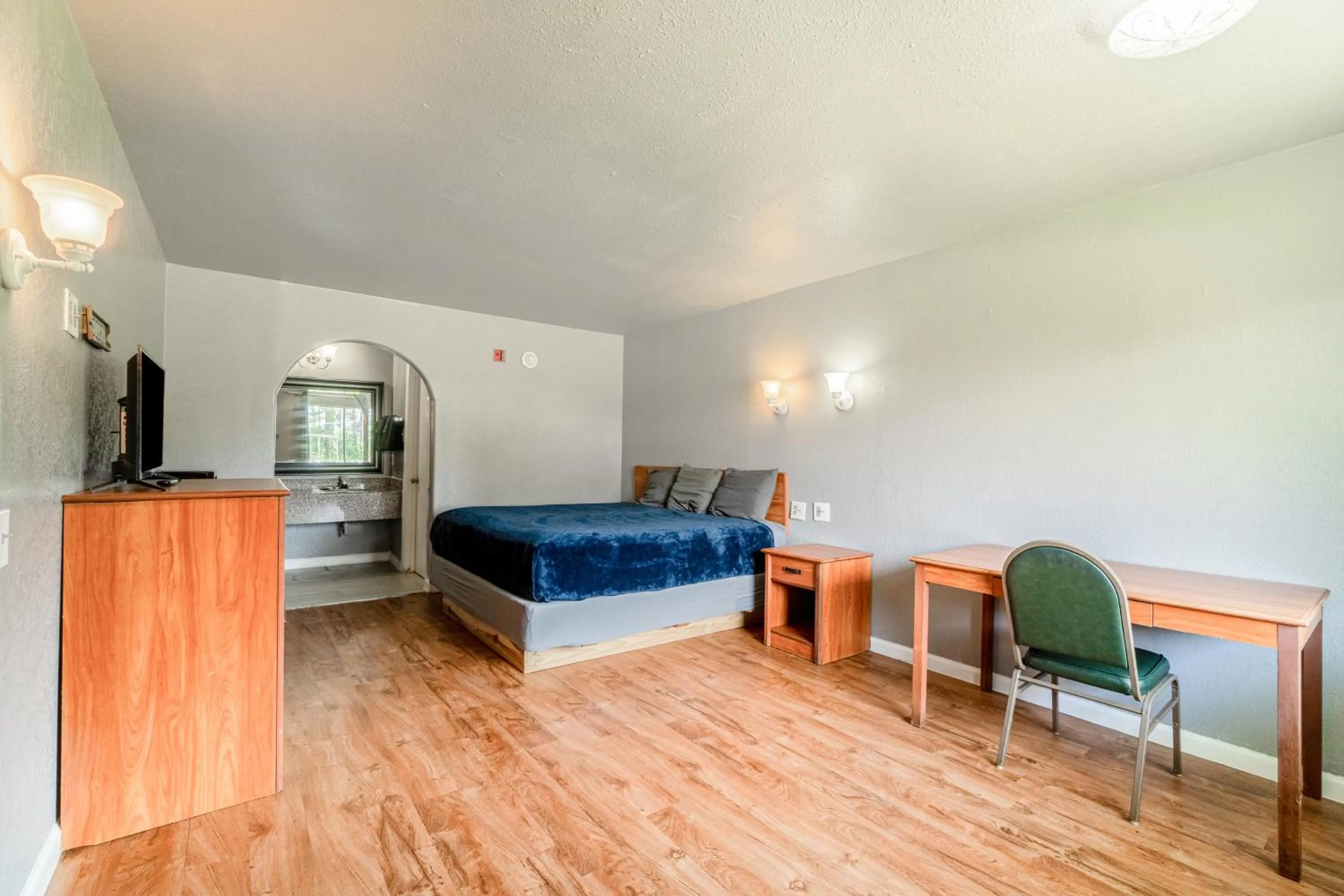 Bedroom, Bed in Economy Inn By OYO Livingston TX Hwy 59