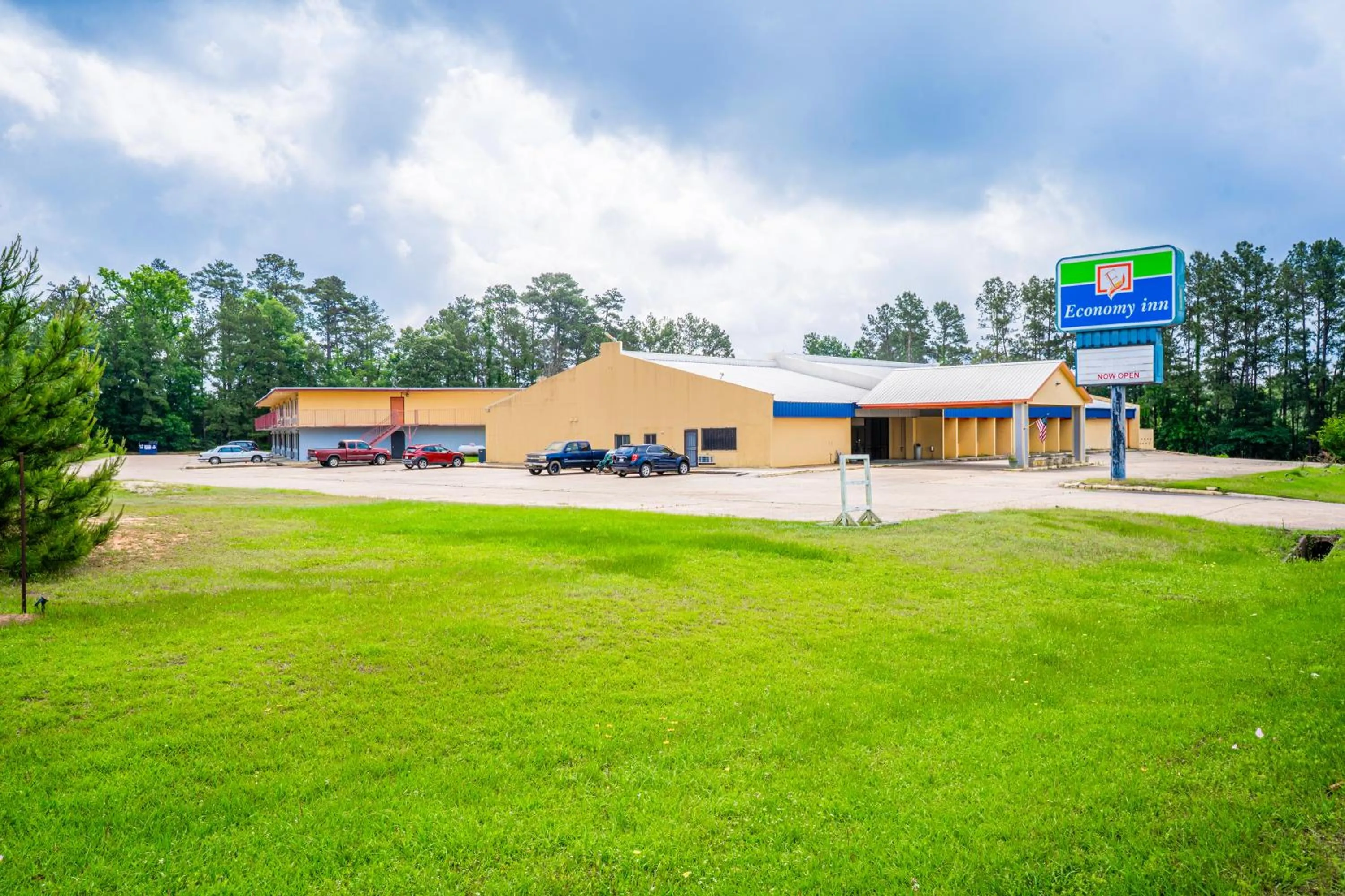 Facade/entrance in Economy Inn By OYO Livingston TX Hwy 59
