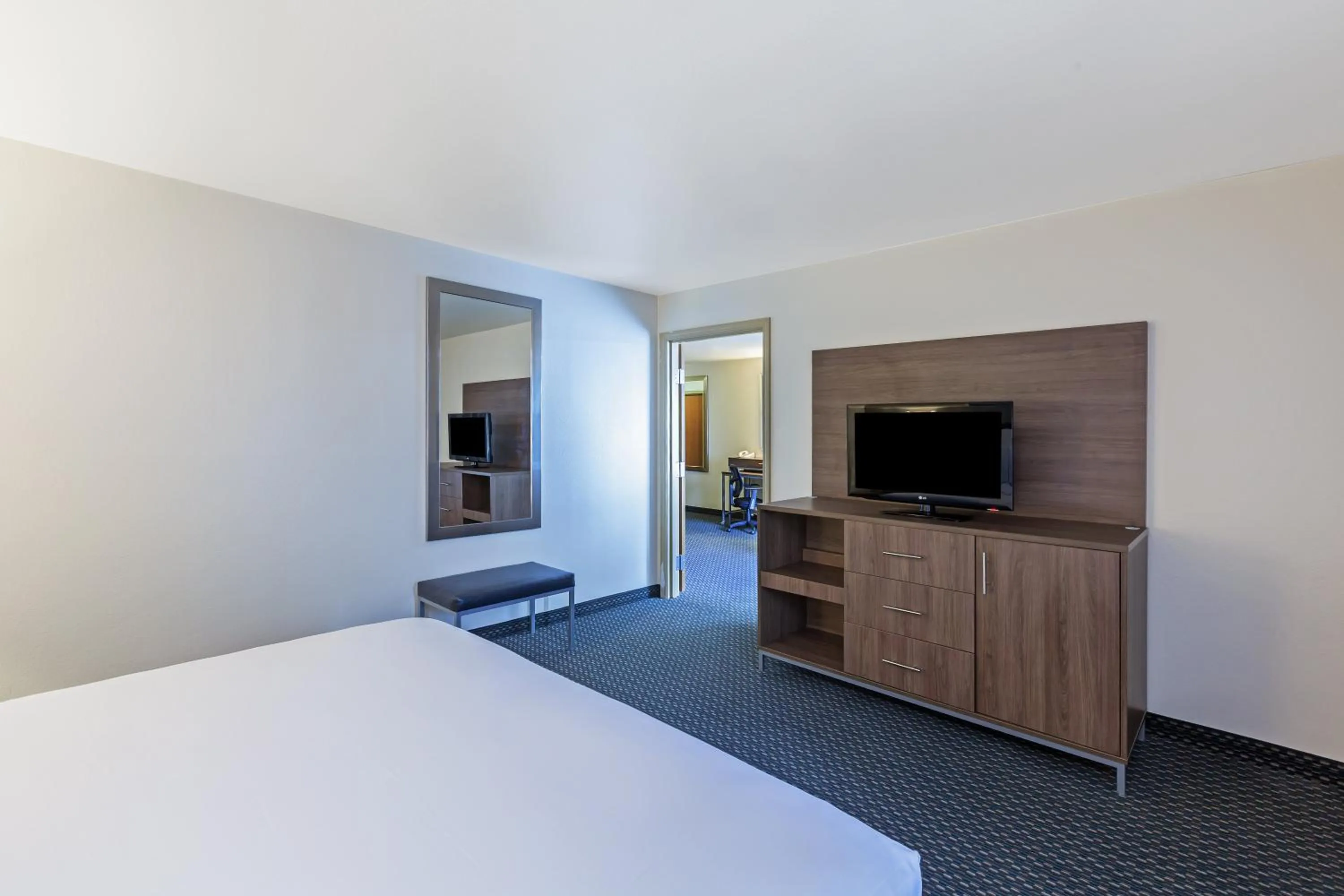 Photo of the whole room, Bed in Holiday Inn Express & Suites - Pharr by IHG