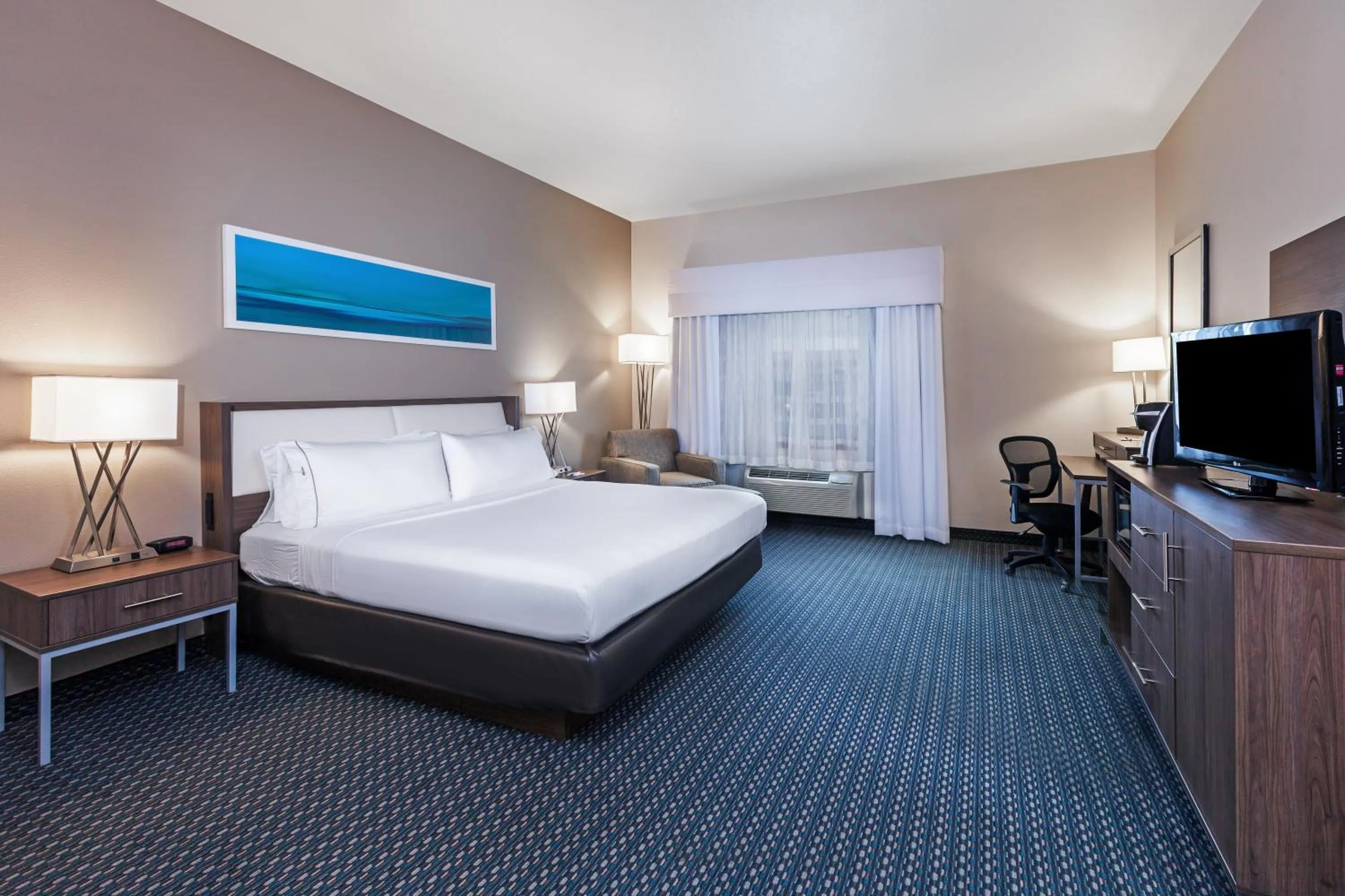 Photo of the whole room, Bed in Holiday Inn Express & Suites - Pharr by IHG
