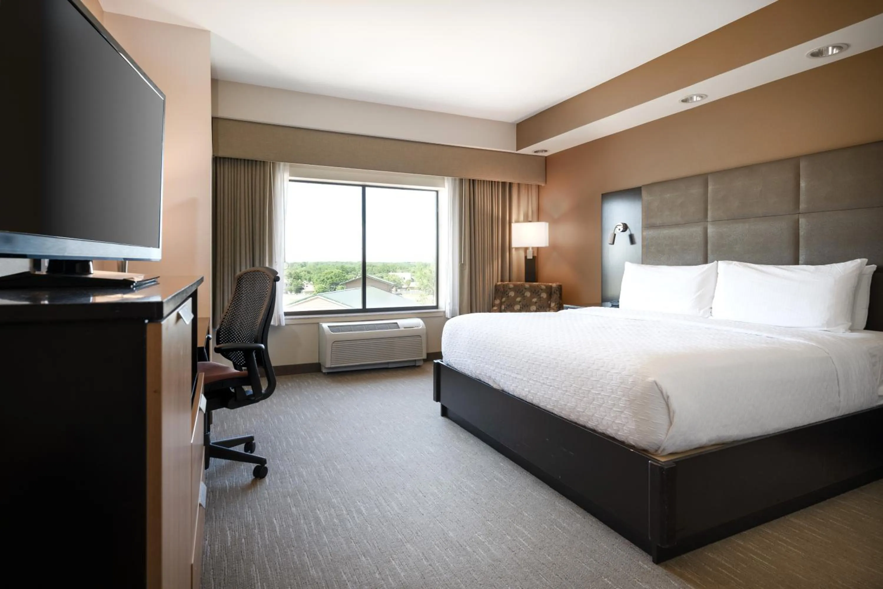 Bed in Best Western Premier Bryan College Station