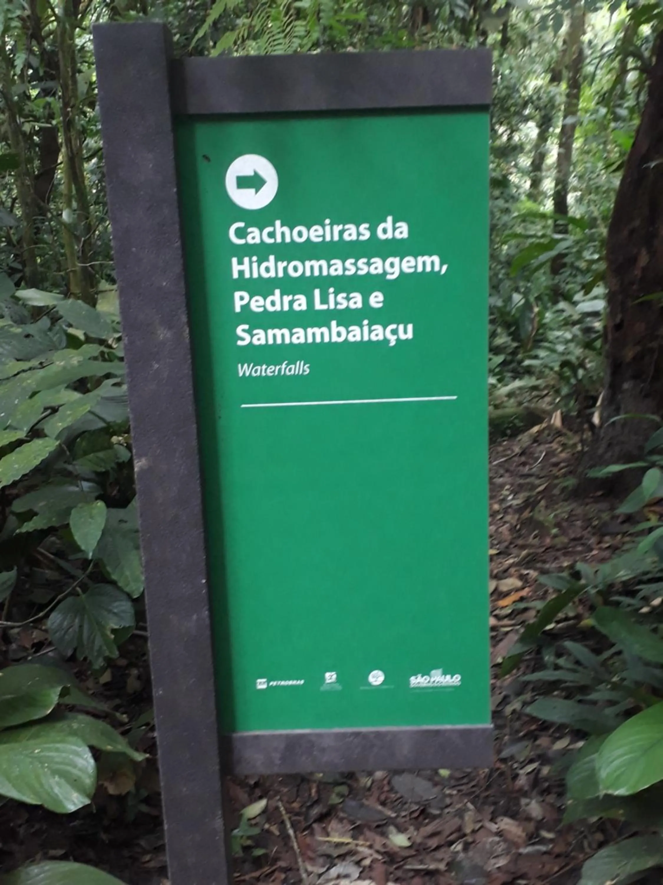 Alegria casa 3 dorms Cond Fechado churrasqueira piscina