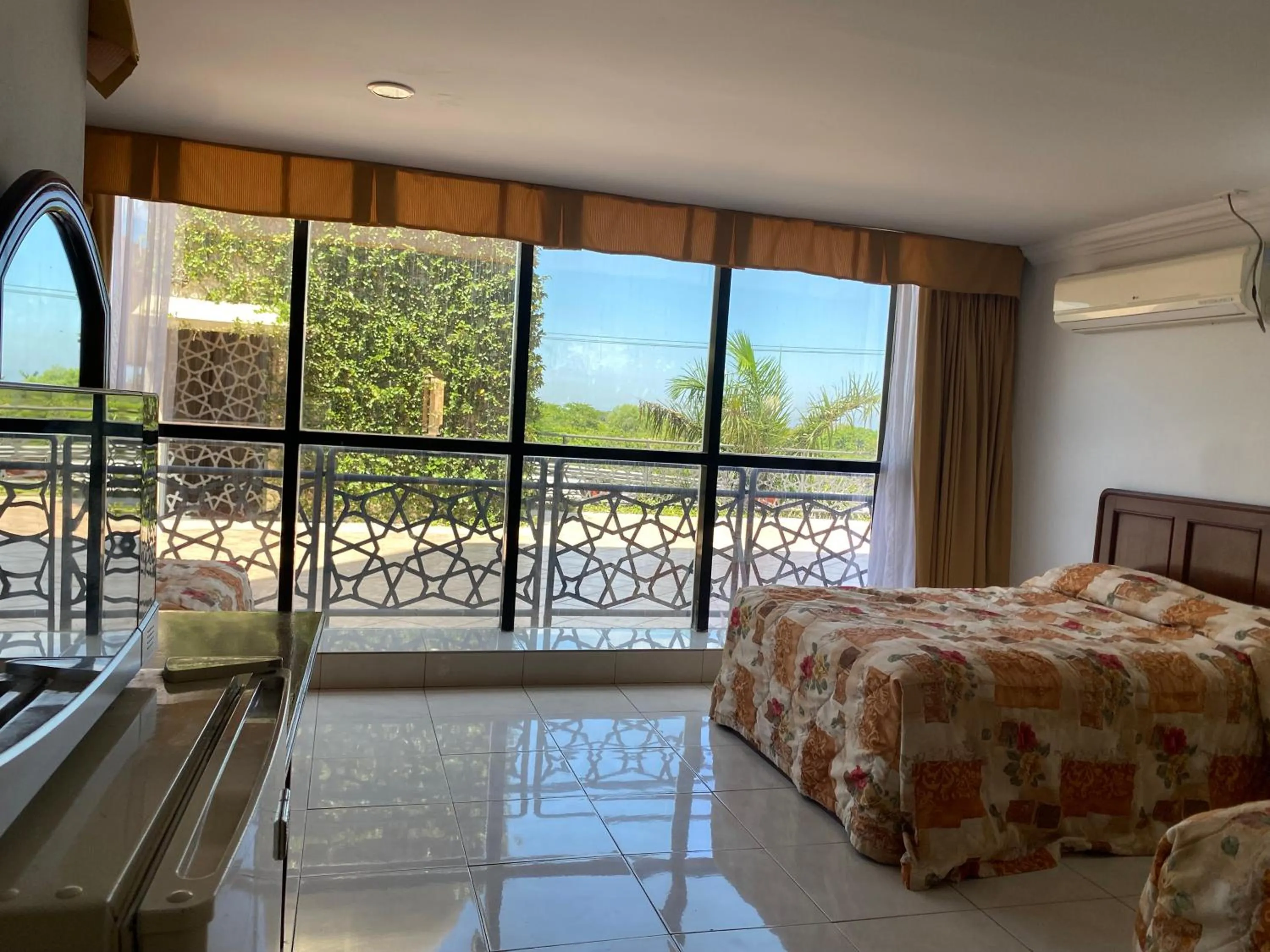 Bed in Grand Royal Tampico