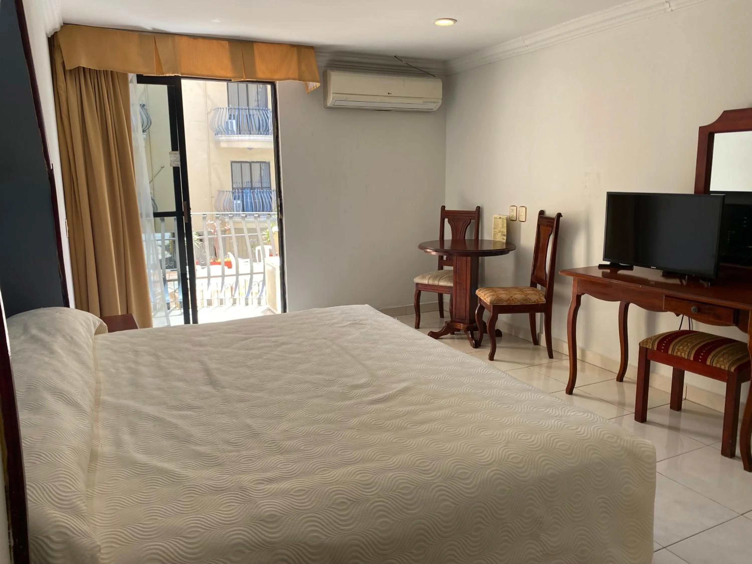 Bed in Grand Royal Tampico