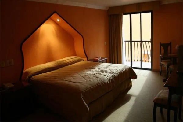 Photo of the whole room, Bed in Grand Royal Tampico