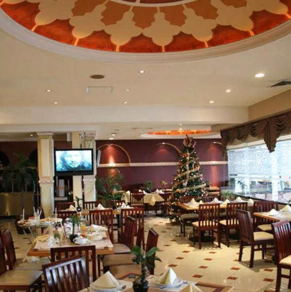 Restaurant/places to eat in Grand Royal Tampico