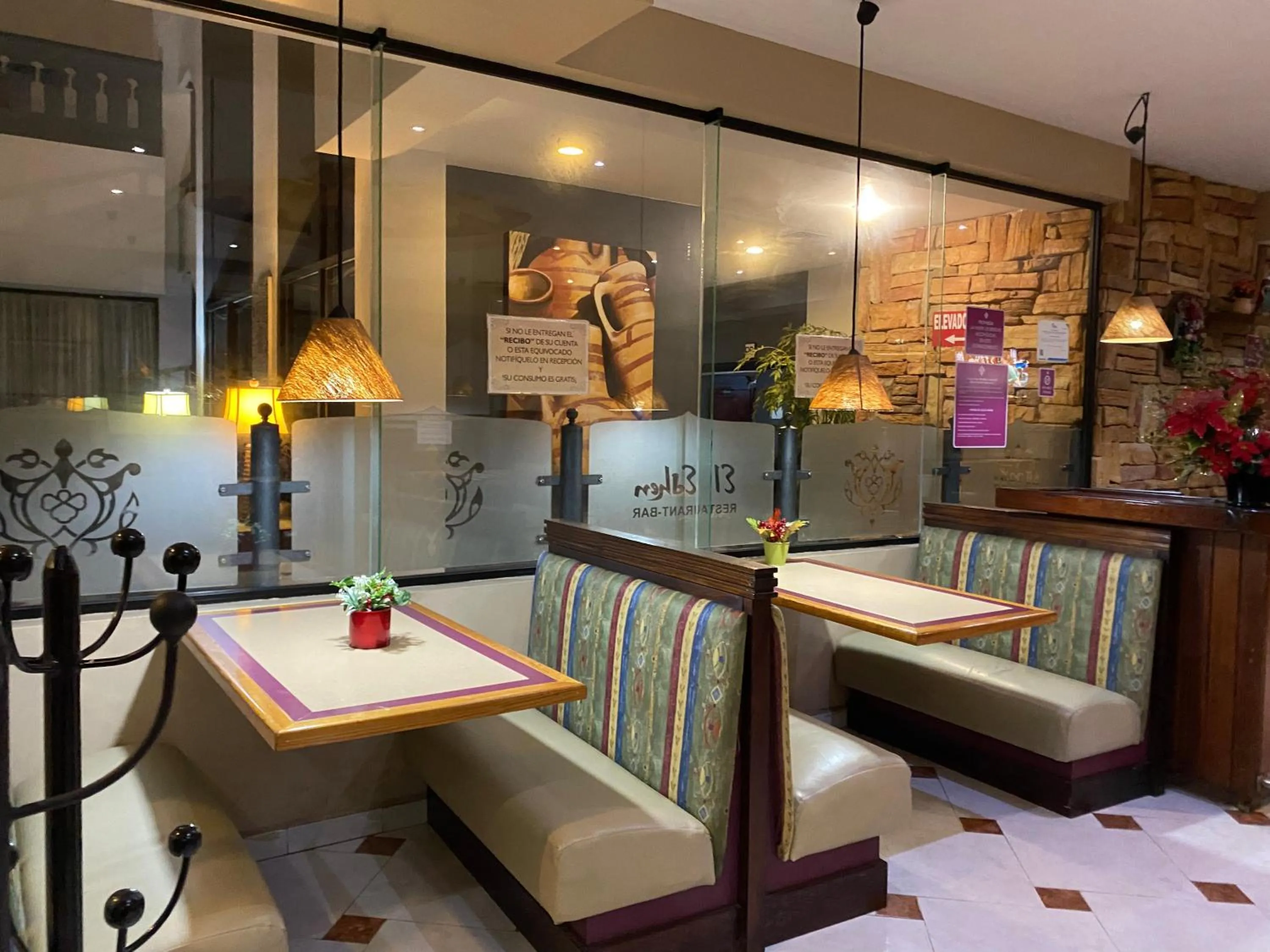 Restaurant/places to eat in Grand Royal Tampico